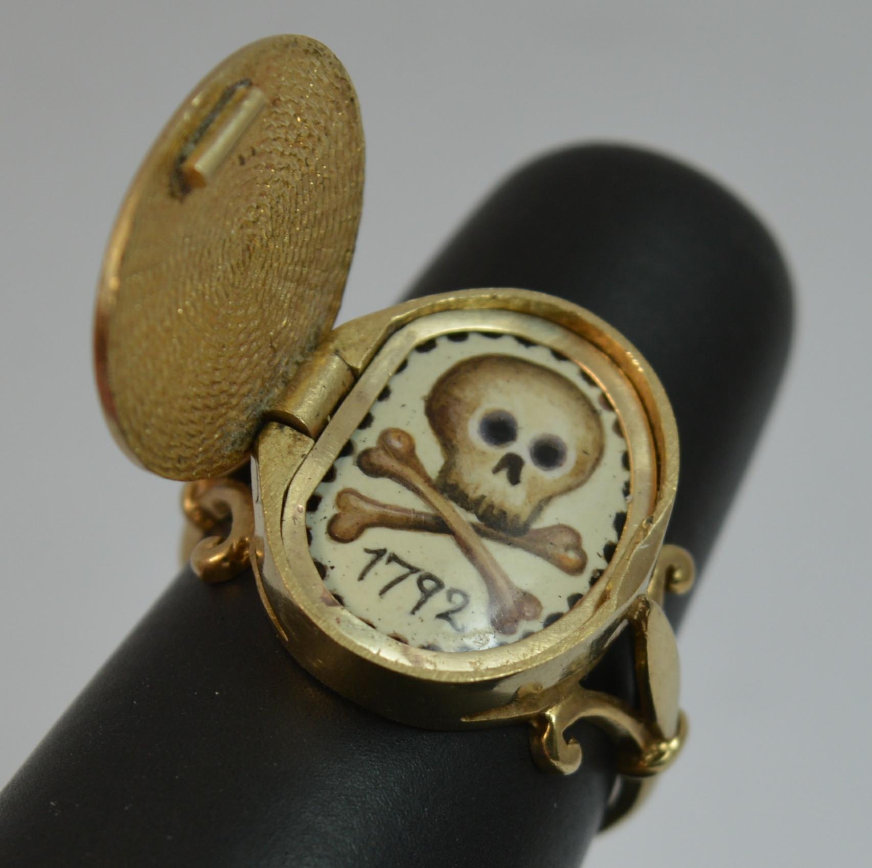 Momento Mori Skull Design 9 Carat Gold Locket Signet Ring 8