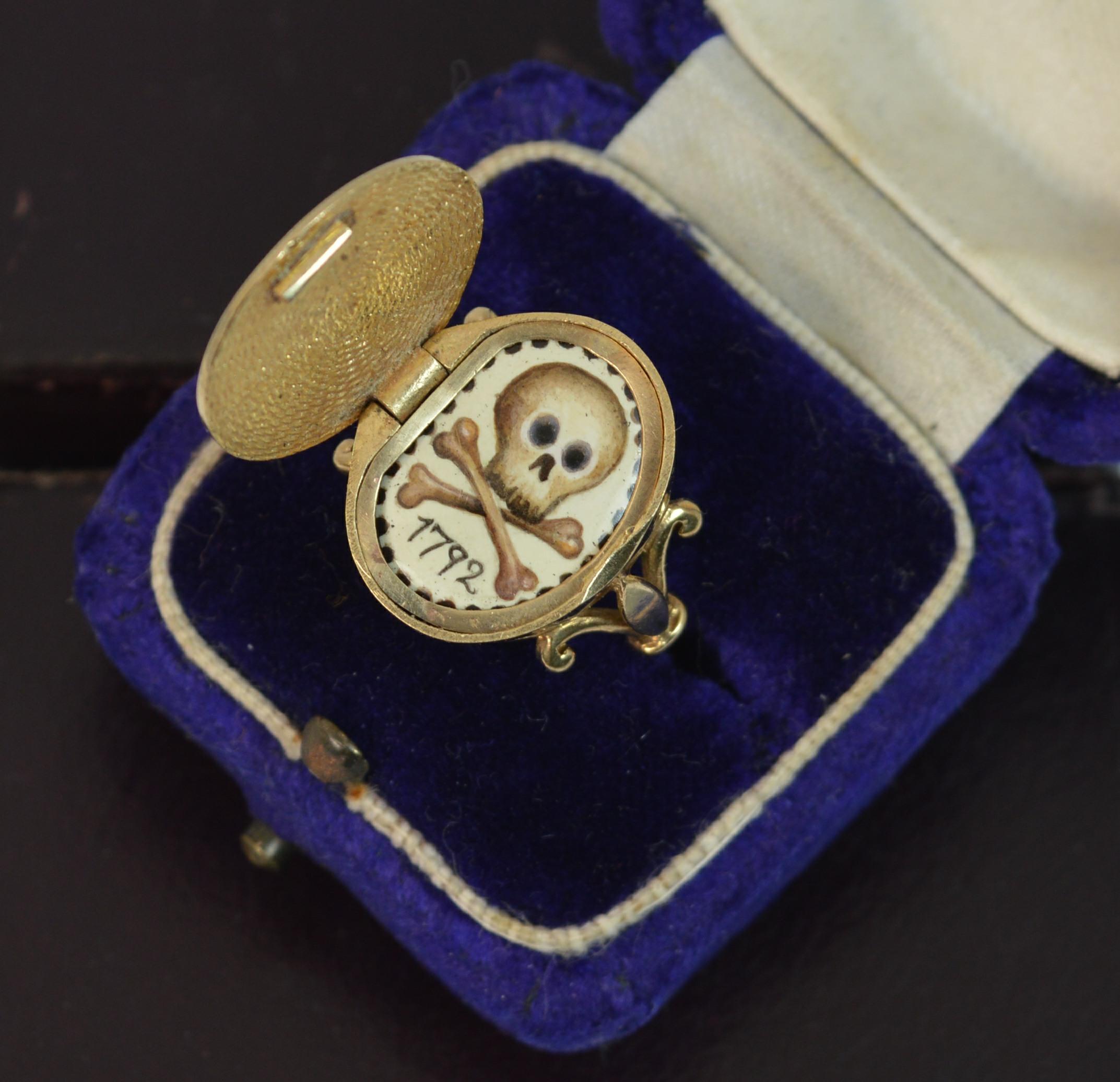 Momento Mori Skull Design 9 Carat Gold Locket Signet Ring 10