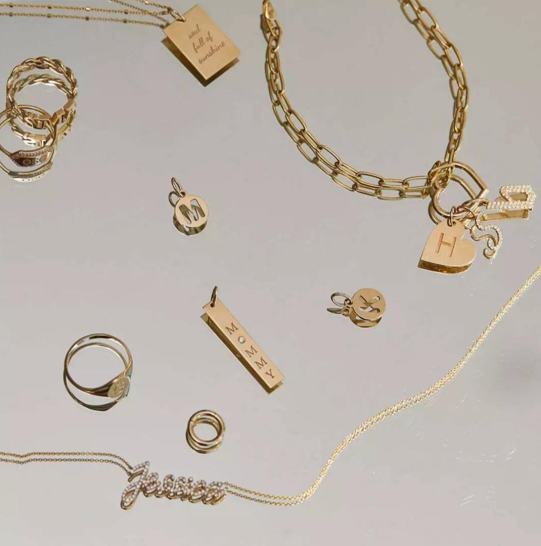 Mommy Vertical Tag Charm Pendant 14K Solid Gold Diamond Mom Pendant Valentine. For Sale 1