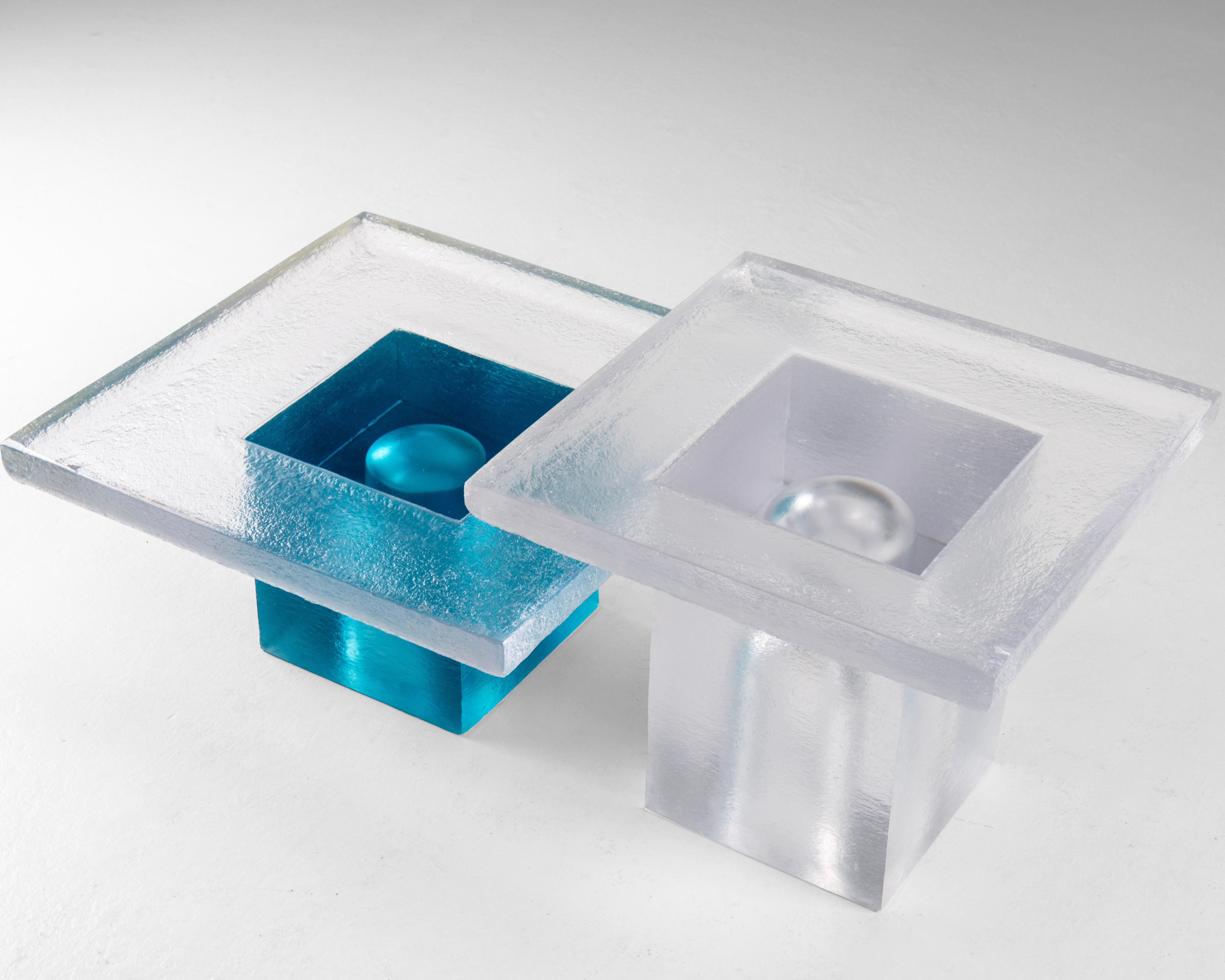 Momo collection of coffee tables is characterised by a contemporary and sophisticated aesthetic, suitable to enrich any ambience with a unique and distinctive design. Obtained thanks to a sequence of casting of resin-based materials, Momo coffee