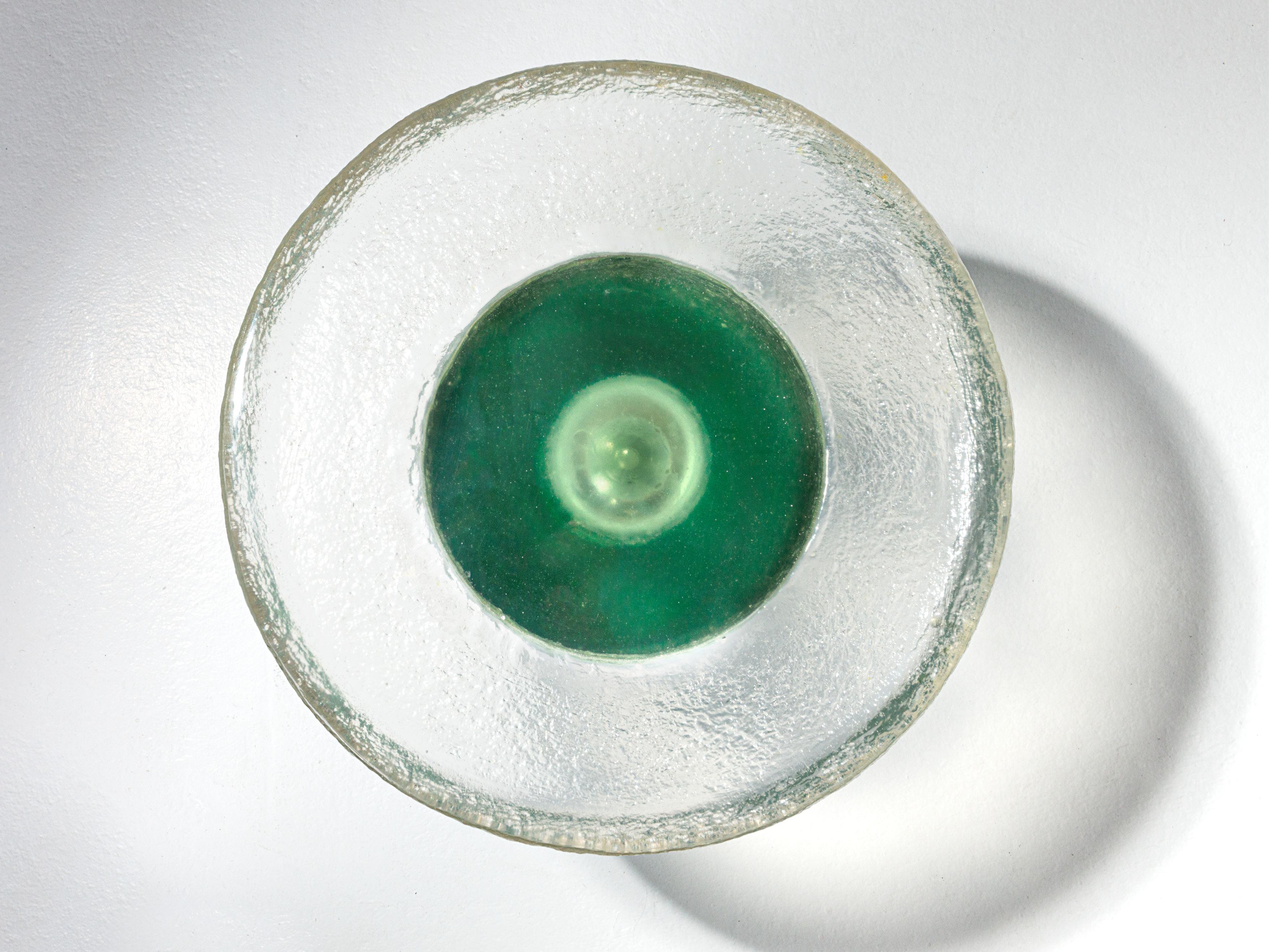 Momo collection of coffee tables is characterised by a contemporary and sophisticated aesthetic, suitable to enrich any ambience with a unique and distinctive design. Obtained thanks to a sequence of casting of resin-based materials, Momo coffee
