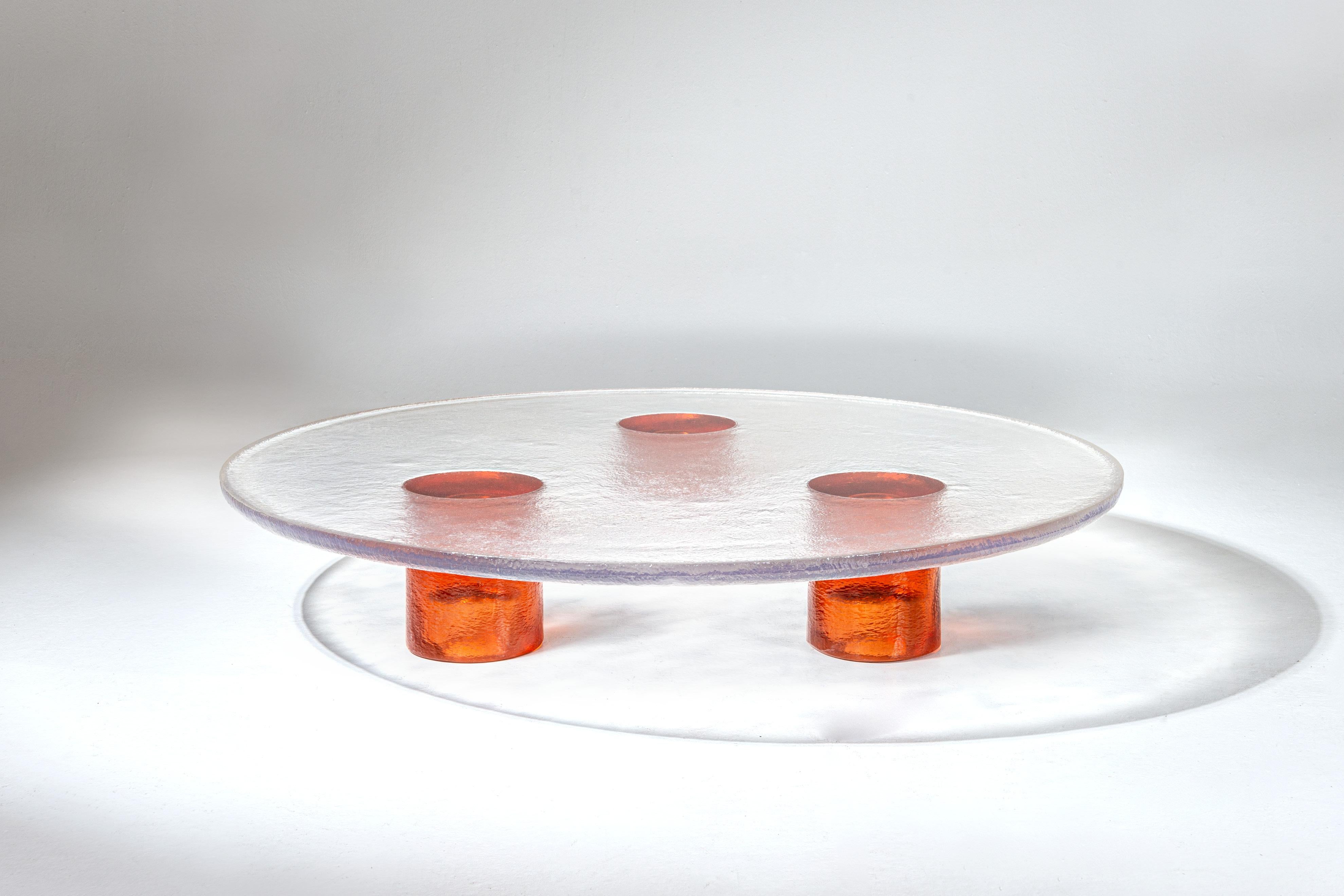 Momo collection of coffee tables is characterised by a contemporary and sophisticated aesthetic, suitable to enrich any ambience with a unique and distinctive design. Obtained thanks to a sequence of casting of resin-based materials, Momo coffee