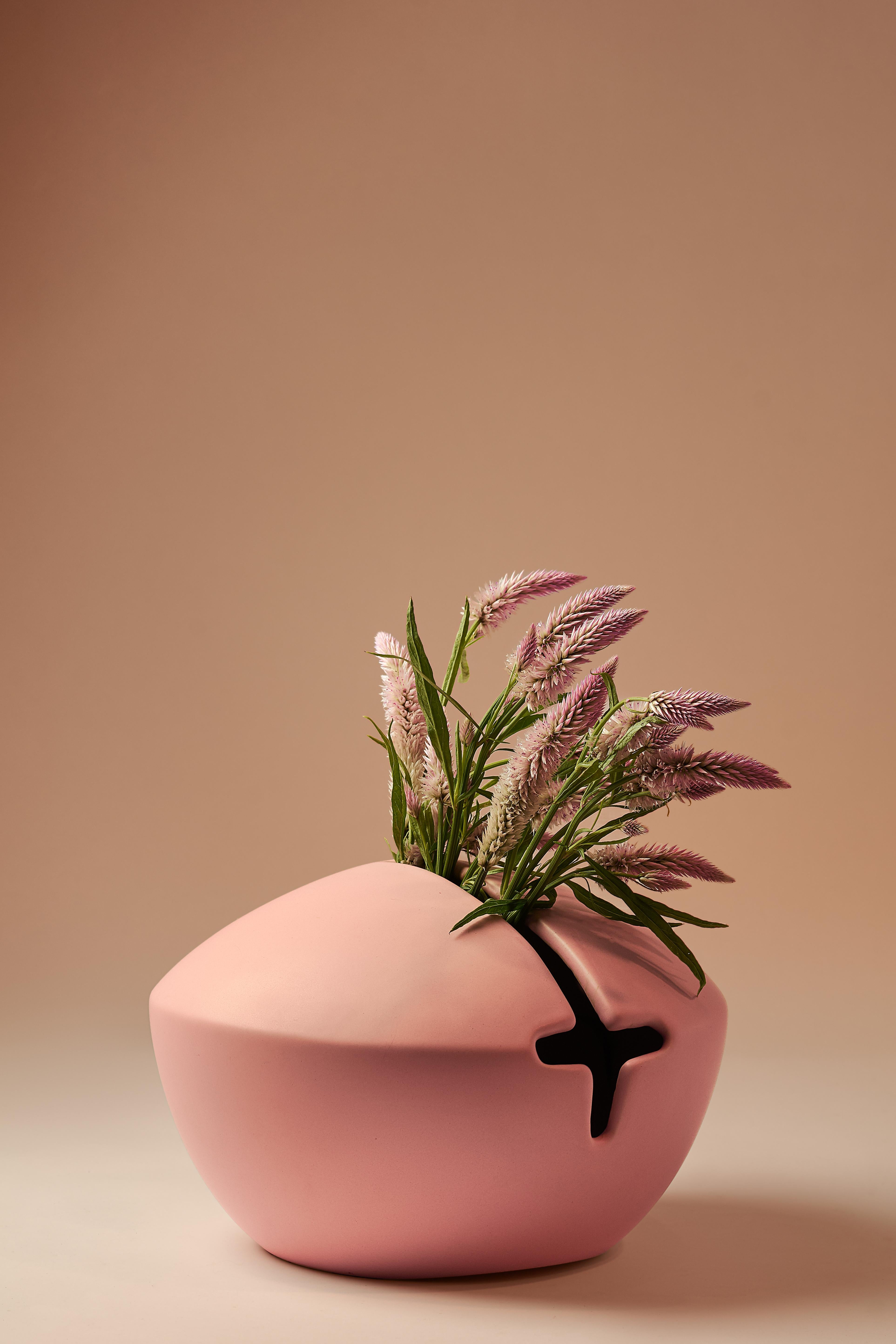 Modern Momo Vase by Lilia Cruz Corona Garduño