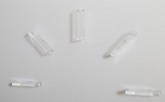 Orologio solare, multiplo minimalista in plexi 3D di Mon Levinson 1969