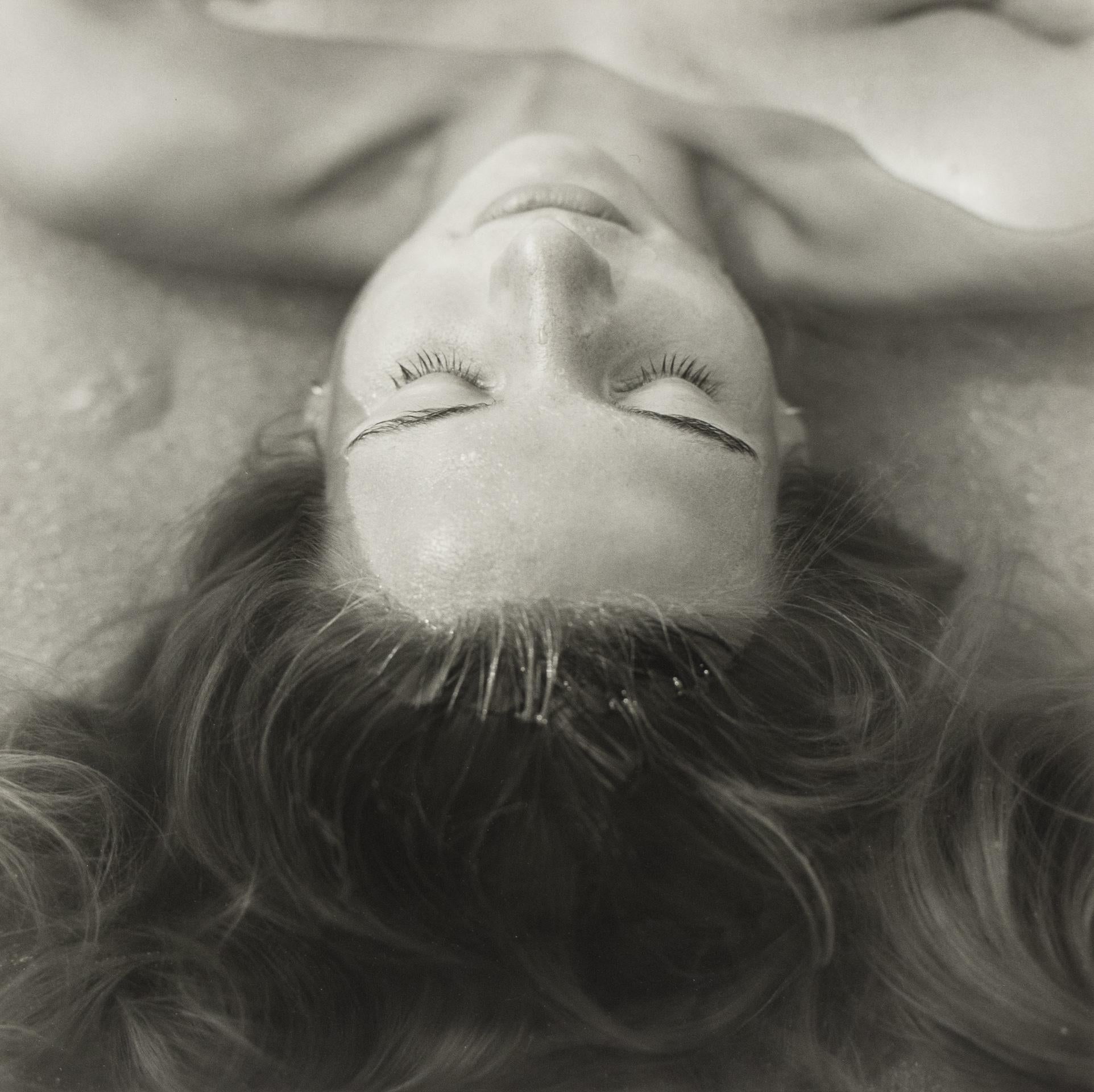 Mona Kuhn Black and White Photograph – Leni