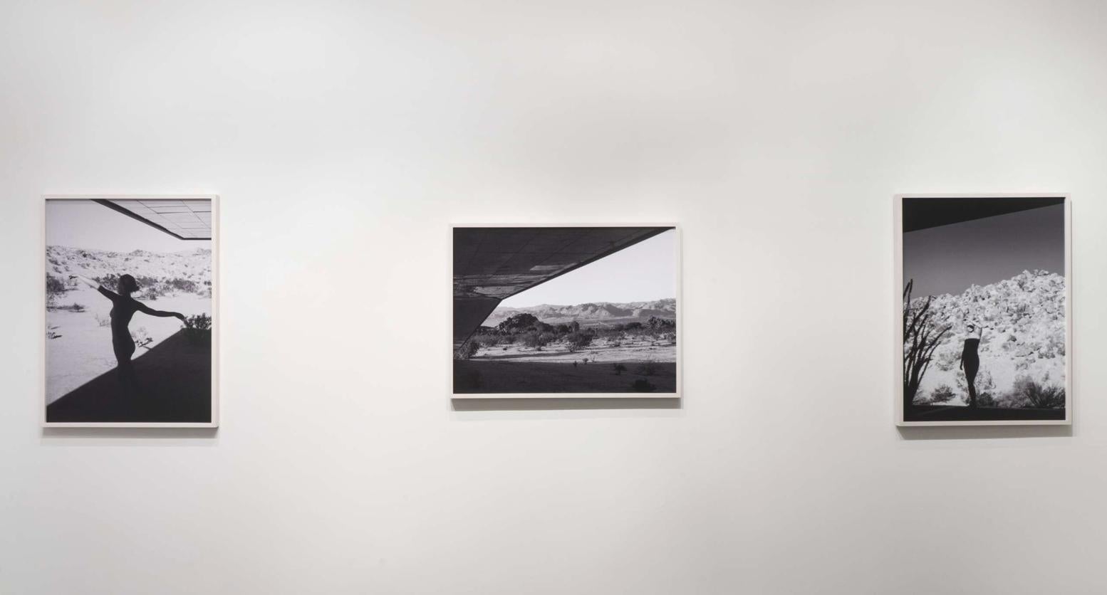 She Disappeared into Complete Silence (AD6329) – figurative Landschaftsfotografie (Zeitgenössisch), Photograph, von Mona Kuhn