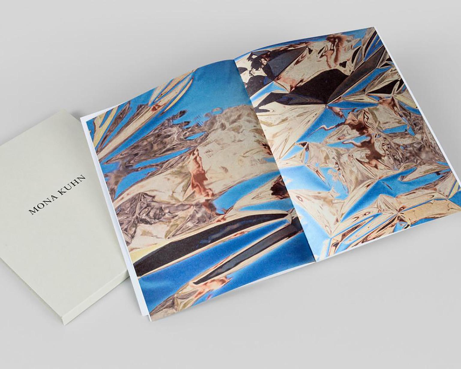 She Disappeared into Complete Silence (AD7517) – großformatige abstrakte Fotografie (Zeitgenössisch), Photograph, von Mona Kuhn