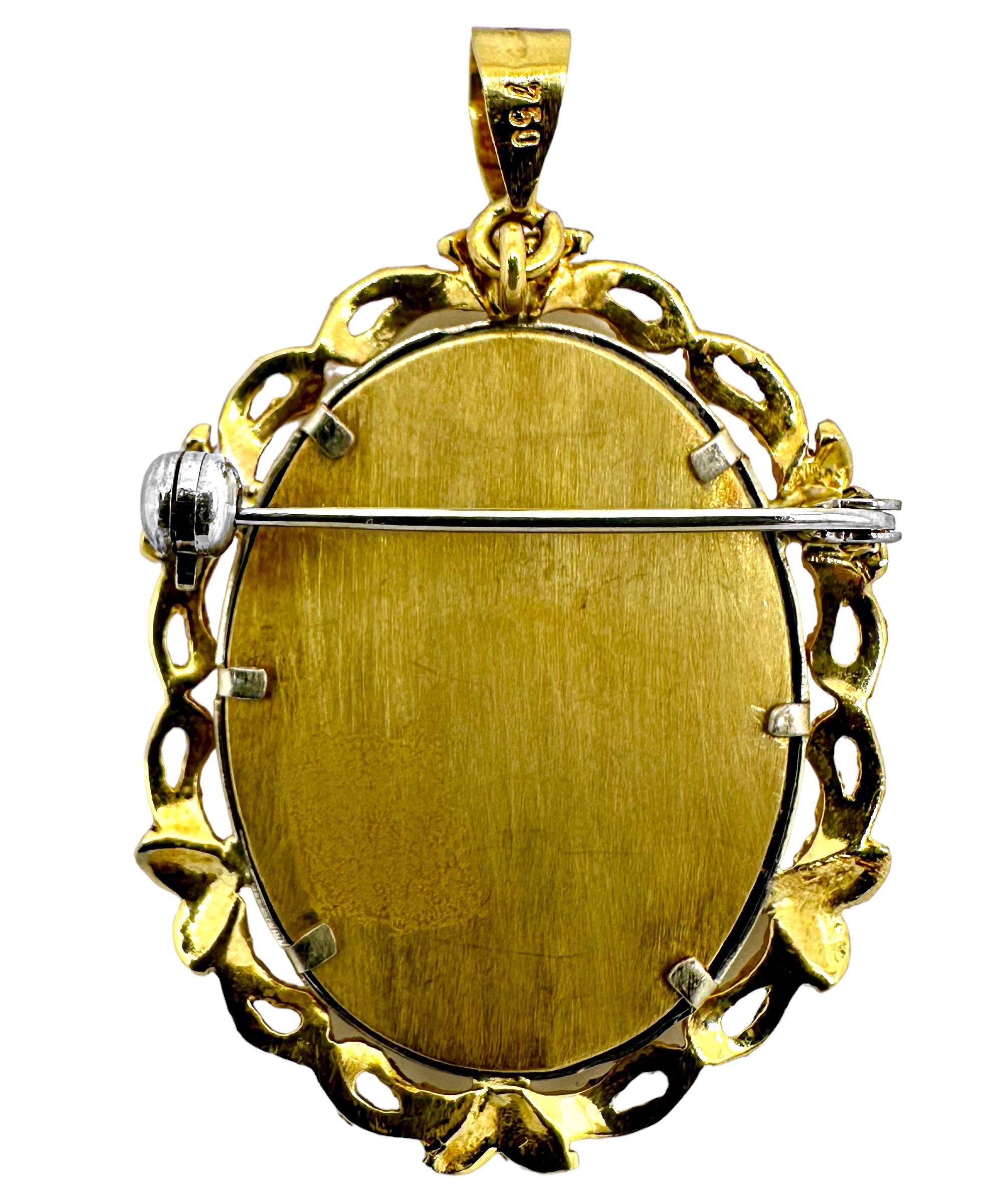 Taille ronde Pendentif/Broche portrait de style Mona Lisa en or jaune 18 carats avec accents de diamants en vente