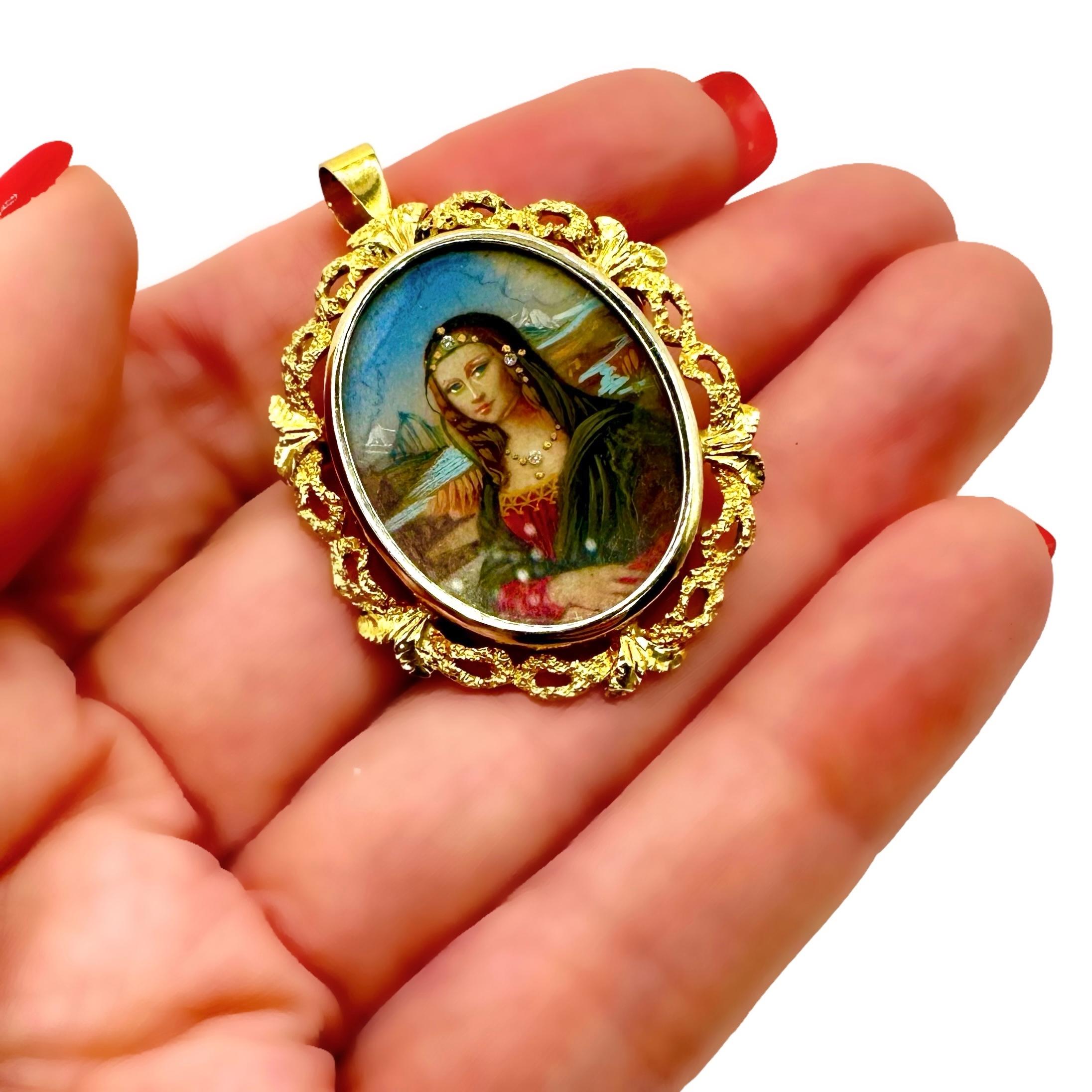 Pendentif/Broche portrait de style Mona Lisa en or jaune 18 carats avec accents de diamants en vente 2