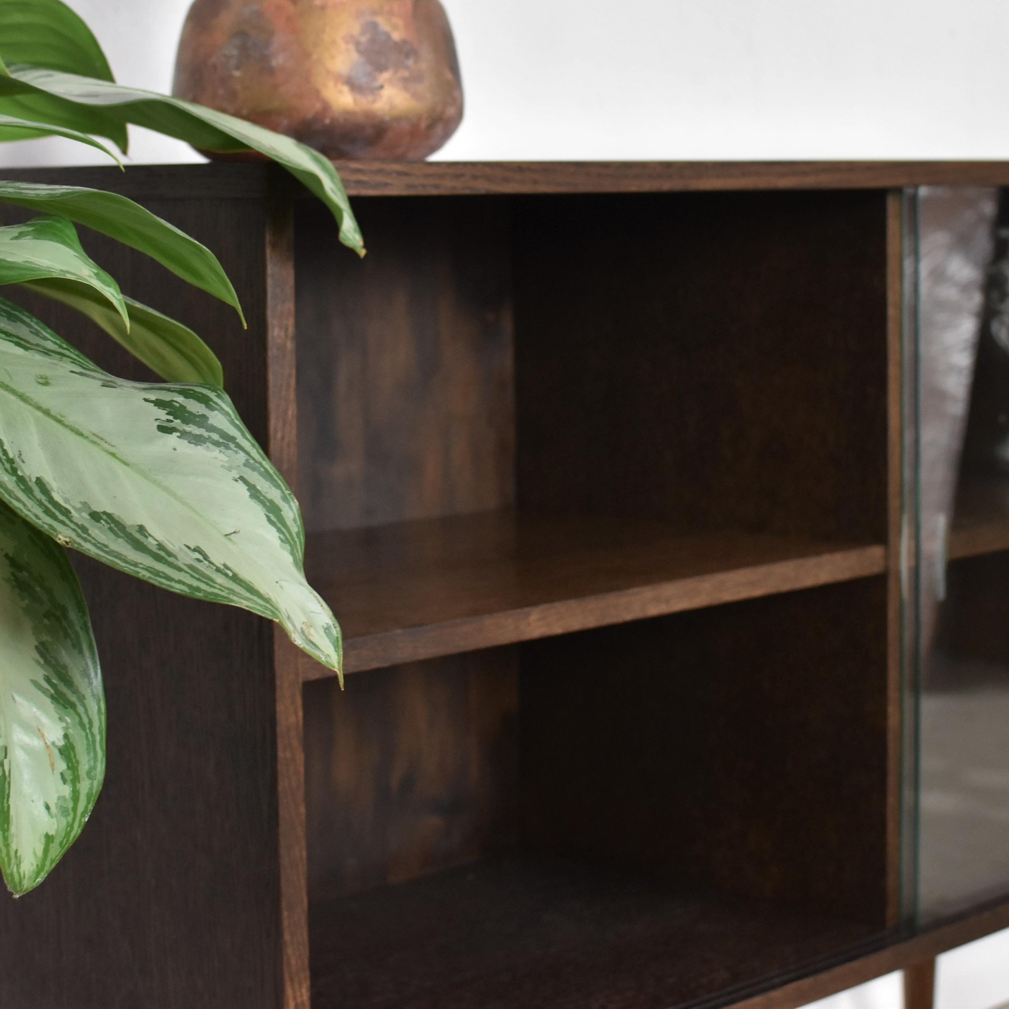 Postmoderne Meuble de rangement moyen Mona par Pastform en vente