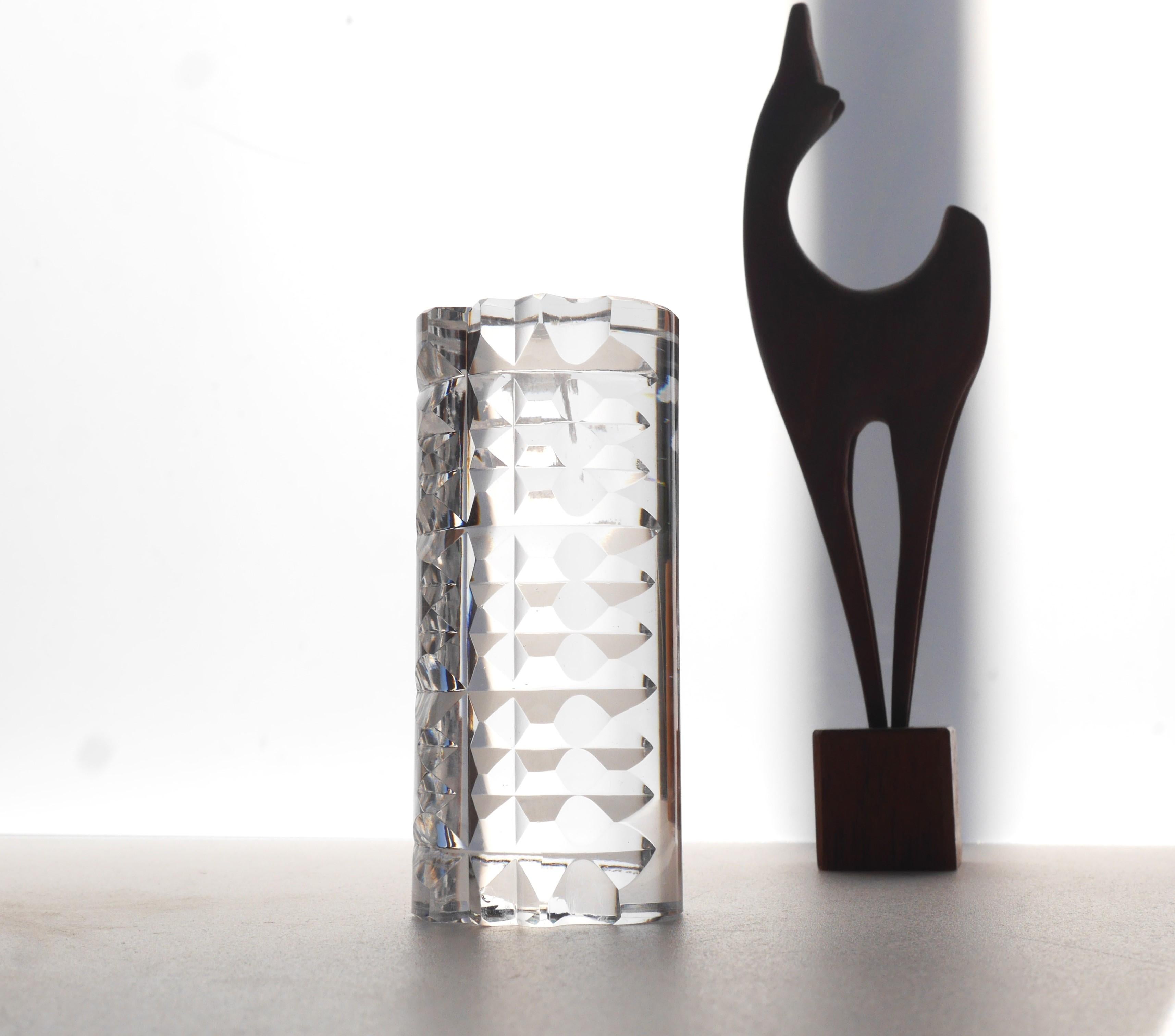 Vase et objet d'art décoratif en cristal taillé à la main de Mona Morales, Kosta, Suède en vente 5