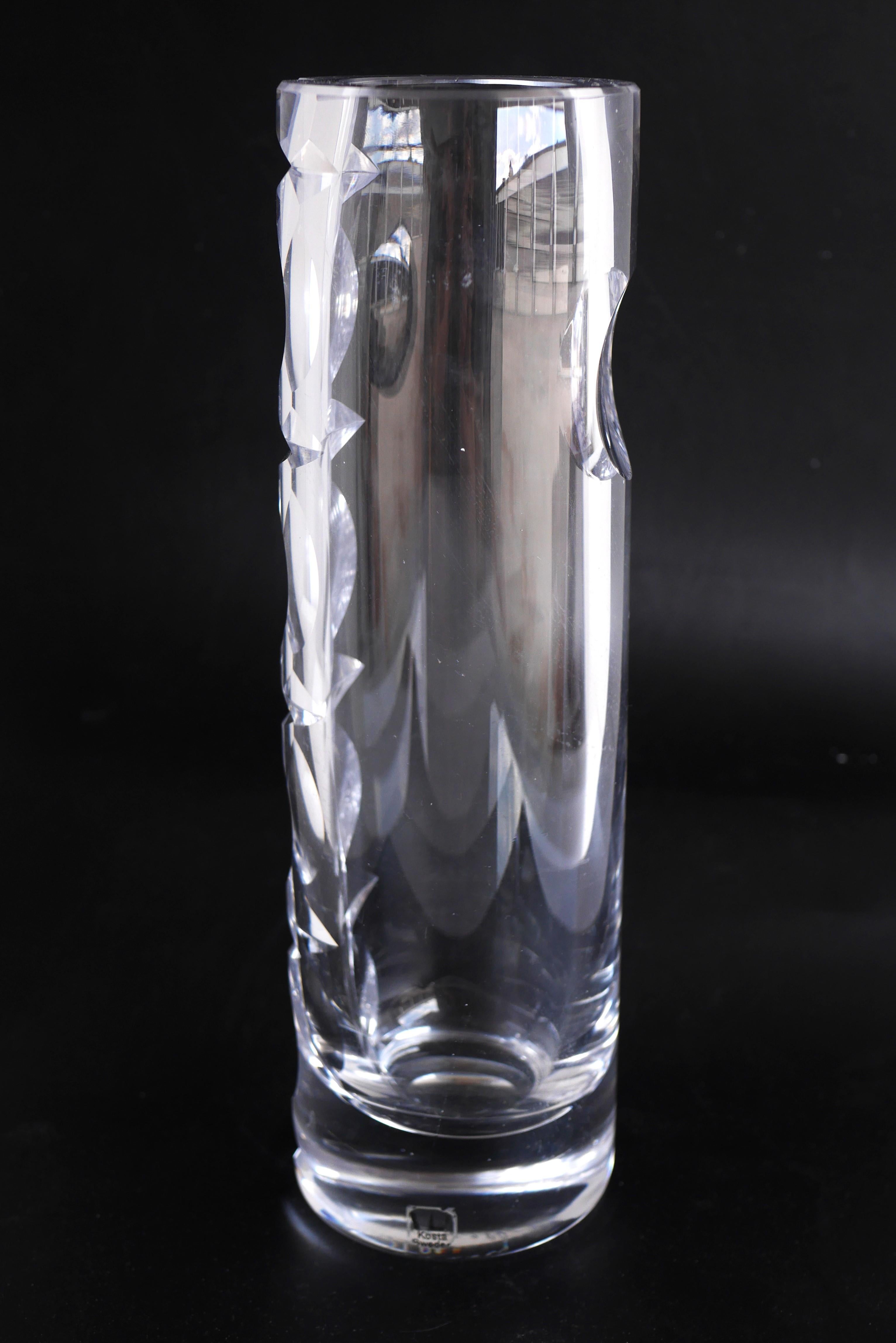 Vase et objet d'art décoratif en cristal taillé à la main de Mona Morales, Kosta, Suède en vente 4