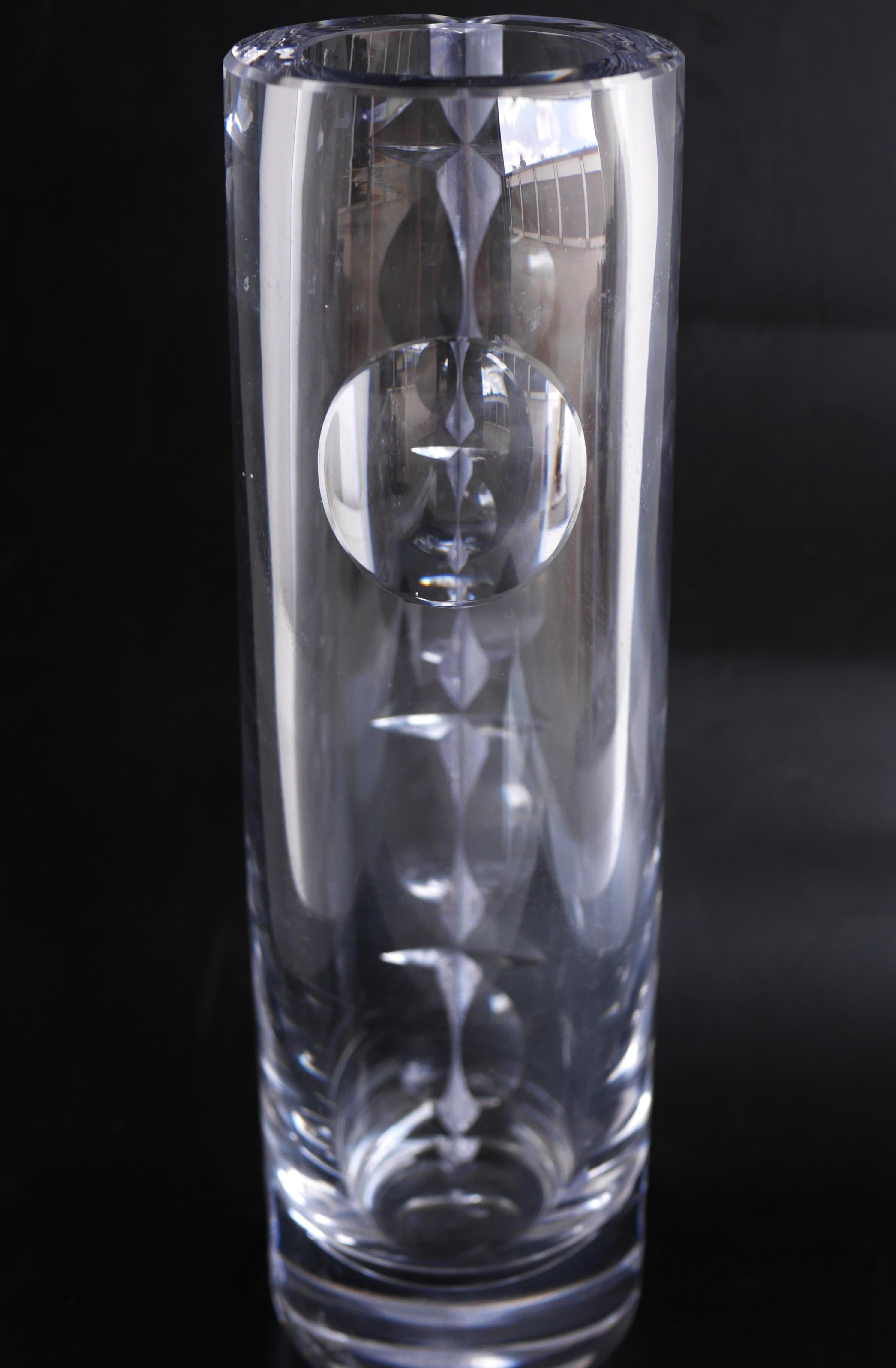 Vase et objet d'art décoratif en cristal taillé à la main de Mona Morales, Kosta, Suède en vente 6