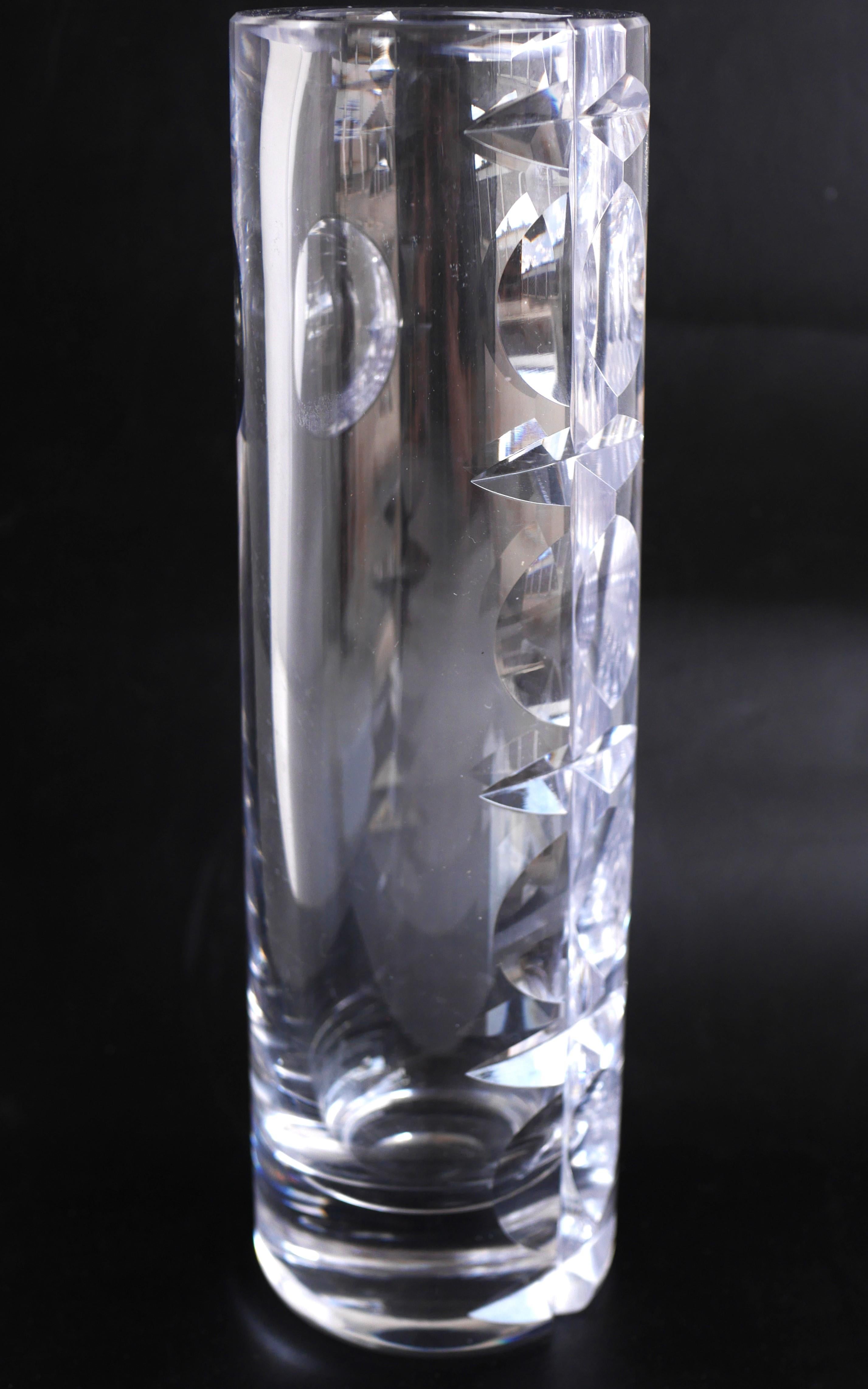 Vase et objet d'art décoratif en cristal taillé à la main de Mona Morales, Kosta, Suède en vente 7