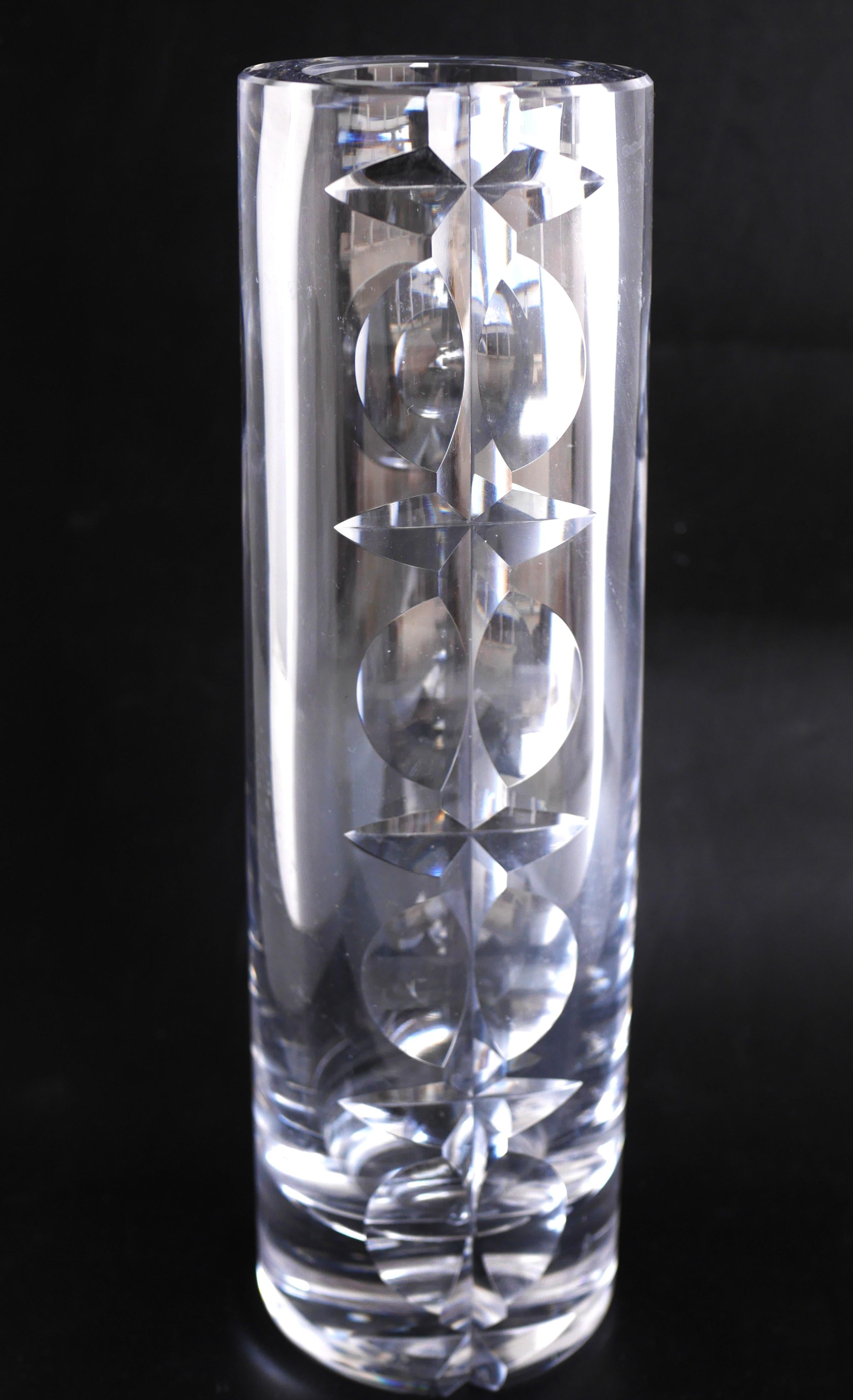 Vase et objet d'art décoratif en cristal taillé à la main de Mona Morales, Kosta, Suède en vente 9