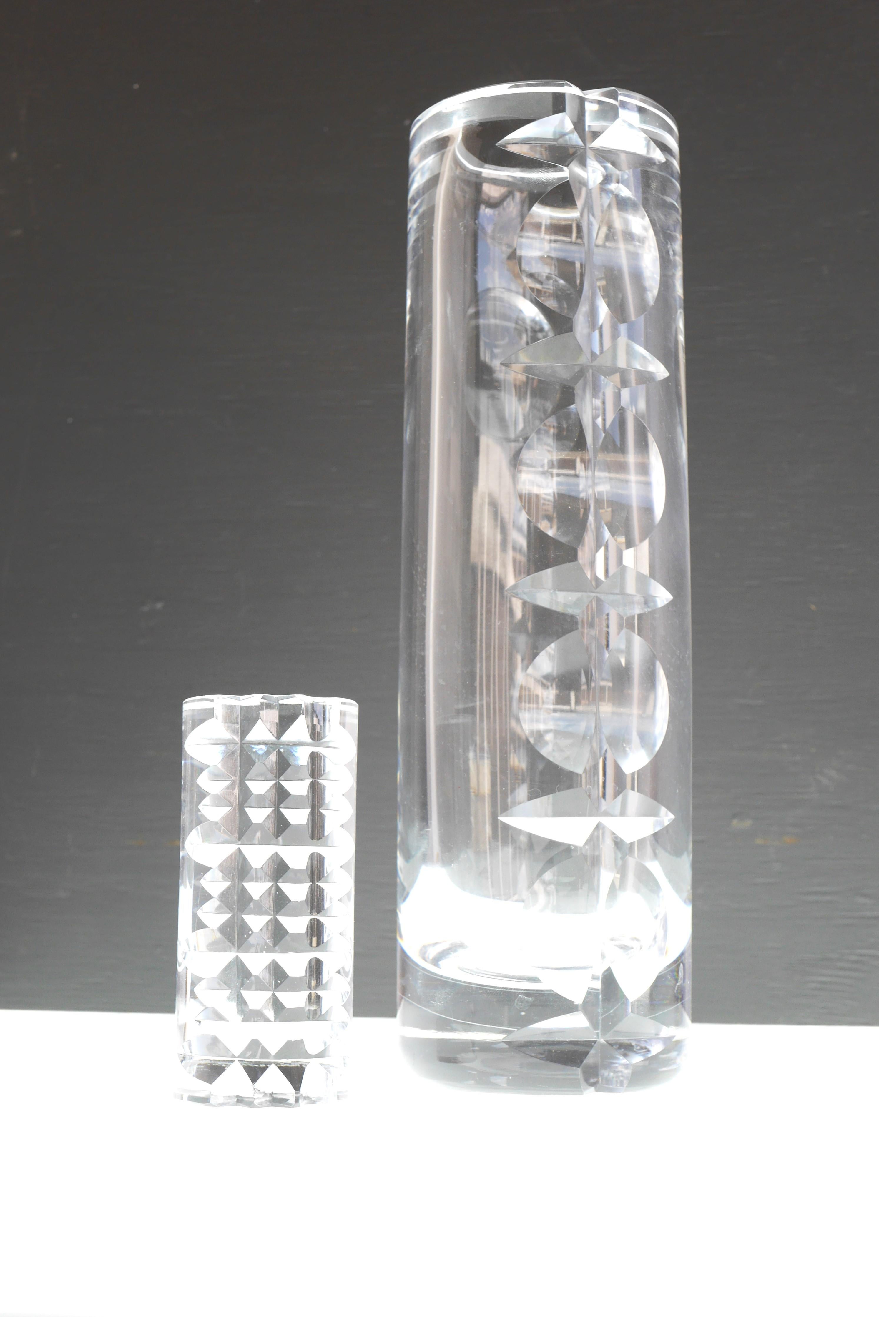 Mid-Century Modern Vase et objet d'art décoratif en cristal taillé à la main de Mona Morales, Kosta, Suède en vente