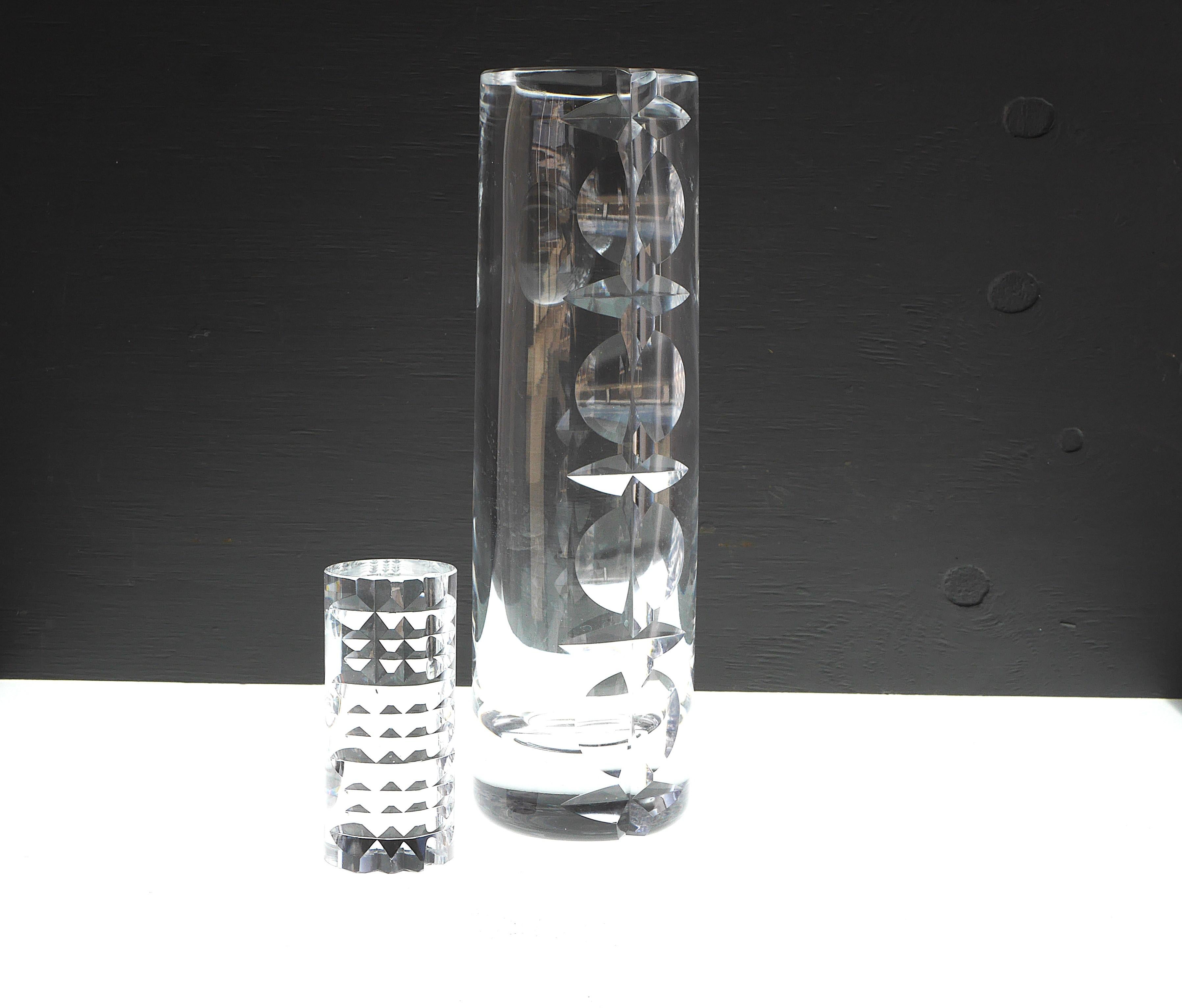 Milieu du XXe siècle Vase et objet d'art décoratif en cristal taillé à la main de Mona Morales, Kosta, Suède en vente