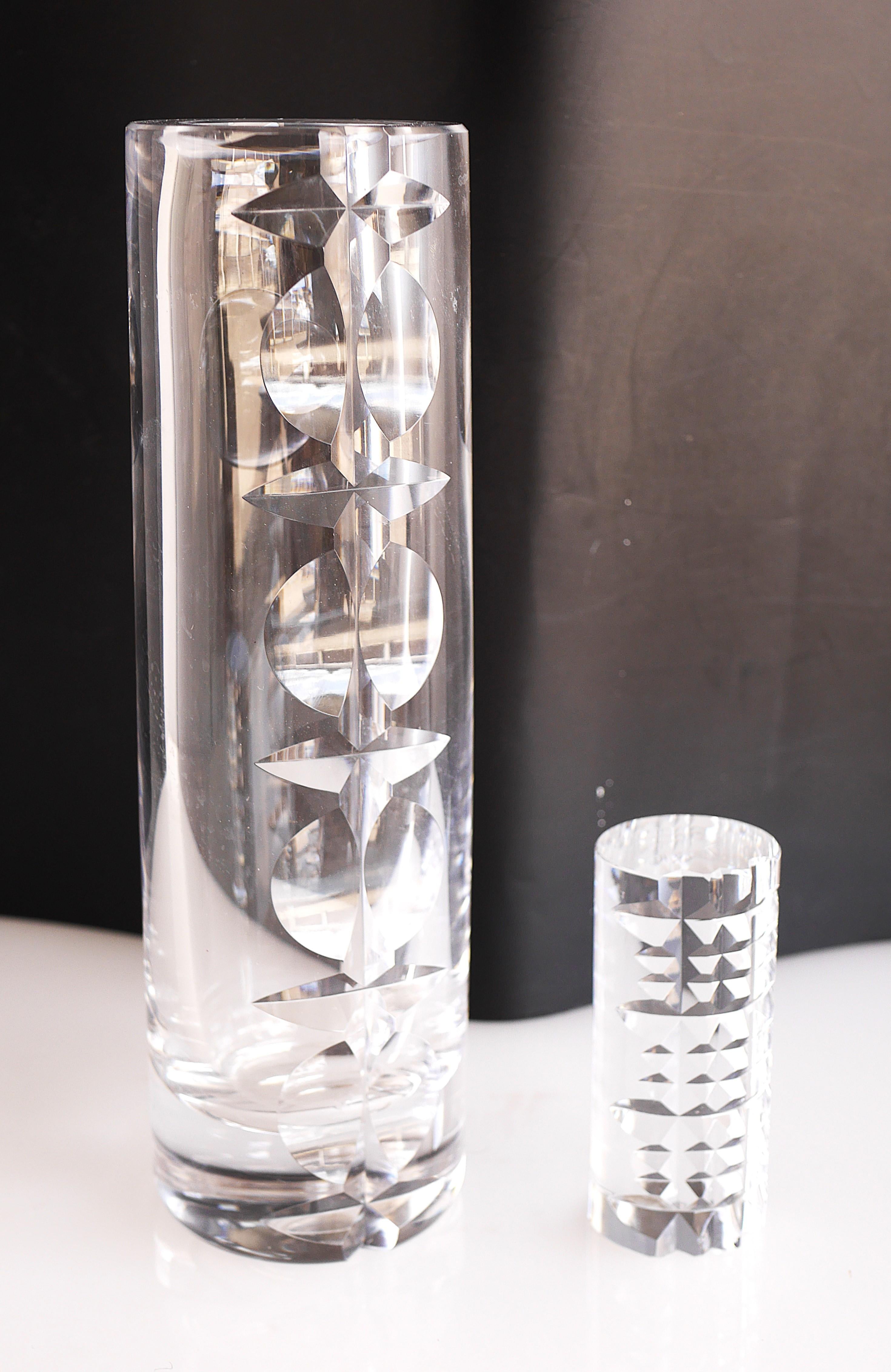 Vase et objet d'art décoratif en cristal taillé à la main de Mona Morales, Kosta, Suède en vente 1