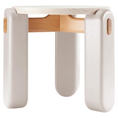 Table d'appoint Mona avec plateau en travertin, pieds laqués ivoire et structure en bois