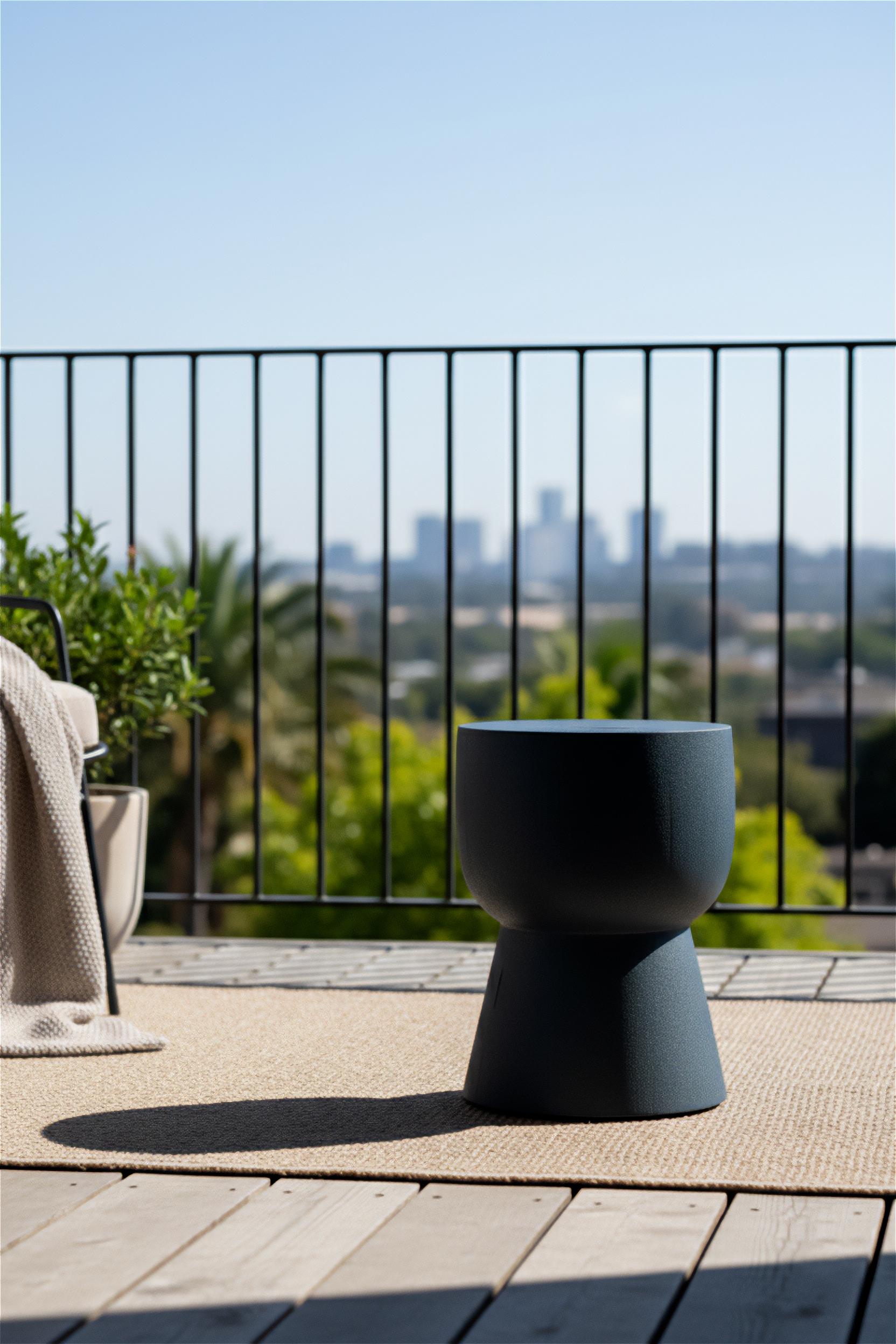 Tabouret MONA, finition Monkey Pod bleu rivière Neuf - En vente à Chiangmai, TH