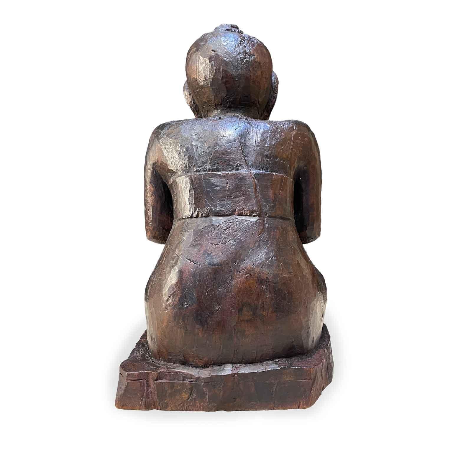 20th Century Sculpture orientale en bois sculpté de moine birman Début 1900 en vente