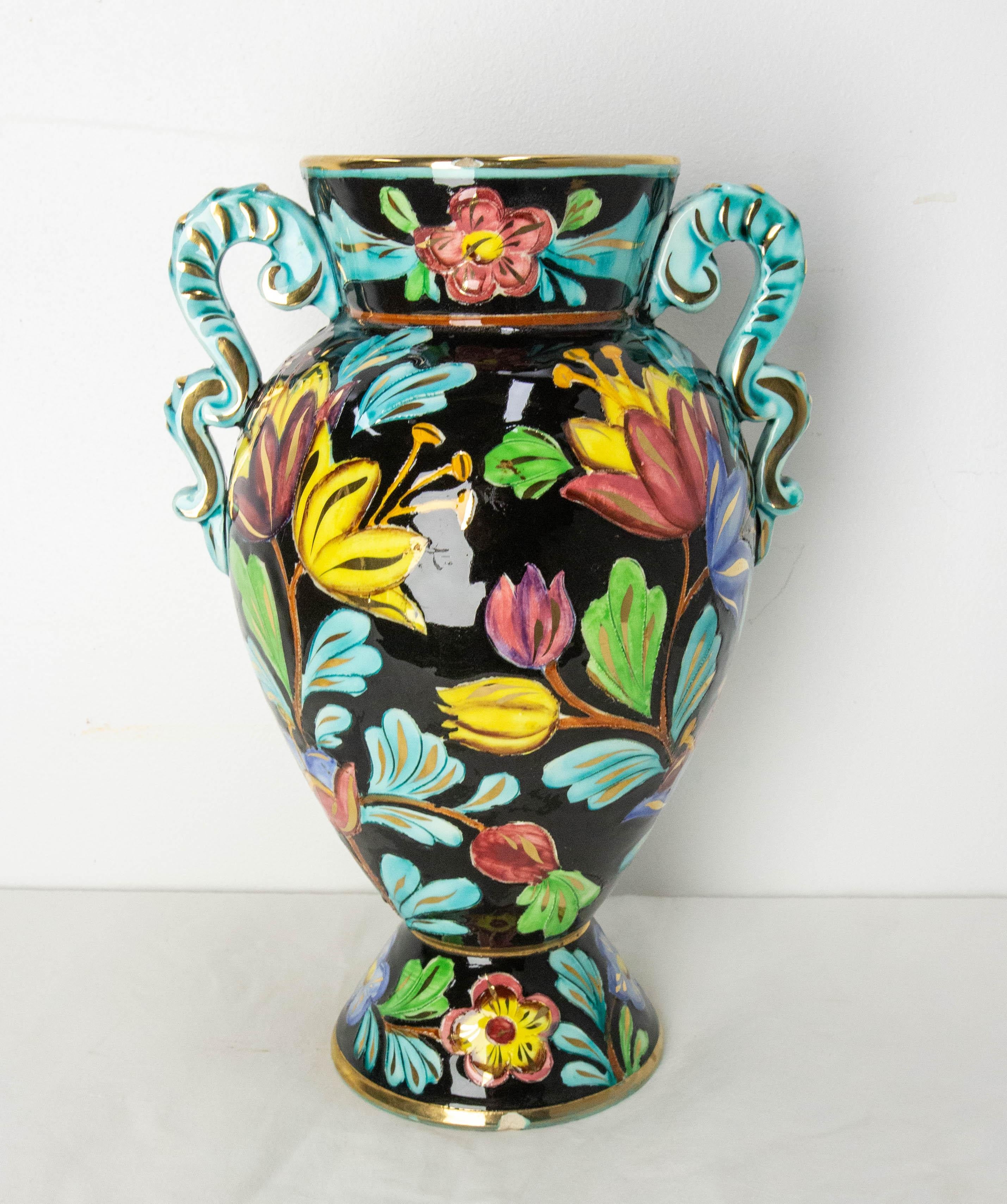 This mid-century vase represents colorful flower bouquet on black background.
Vase Signed Cerard Monaco and numbered 879.
Very colorated.
Good vintage condition.

Measures: 17.5 / 21 / 30 cm  0,4 kg.