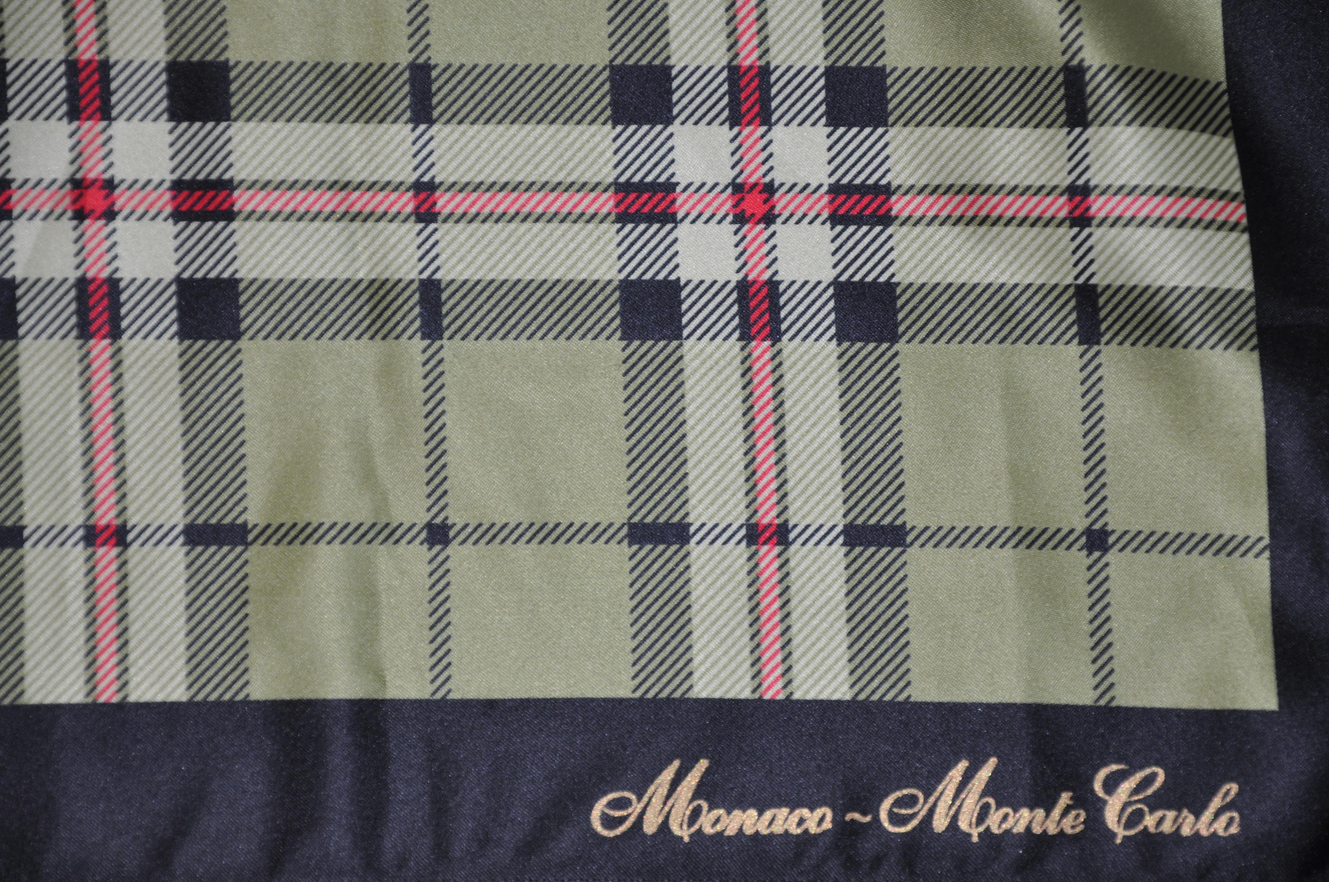 Monaco - Monte Carlo - Écharpe « Shades of Olive Plaids » avec bordure noire Unisexe en vente