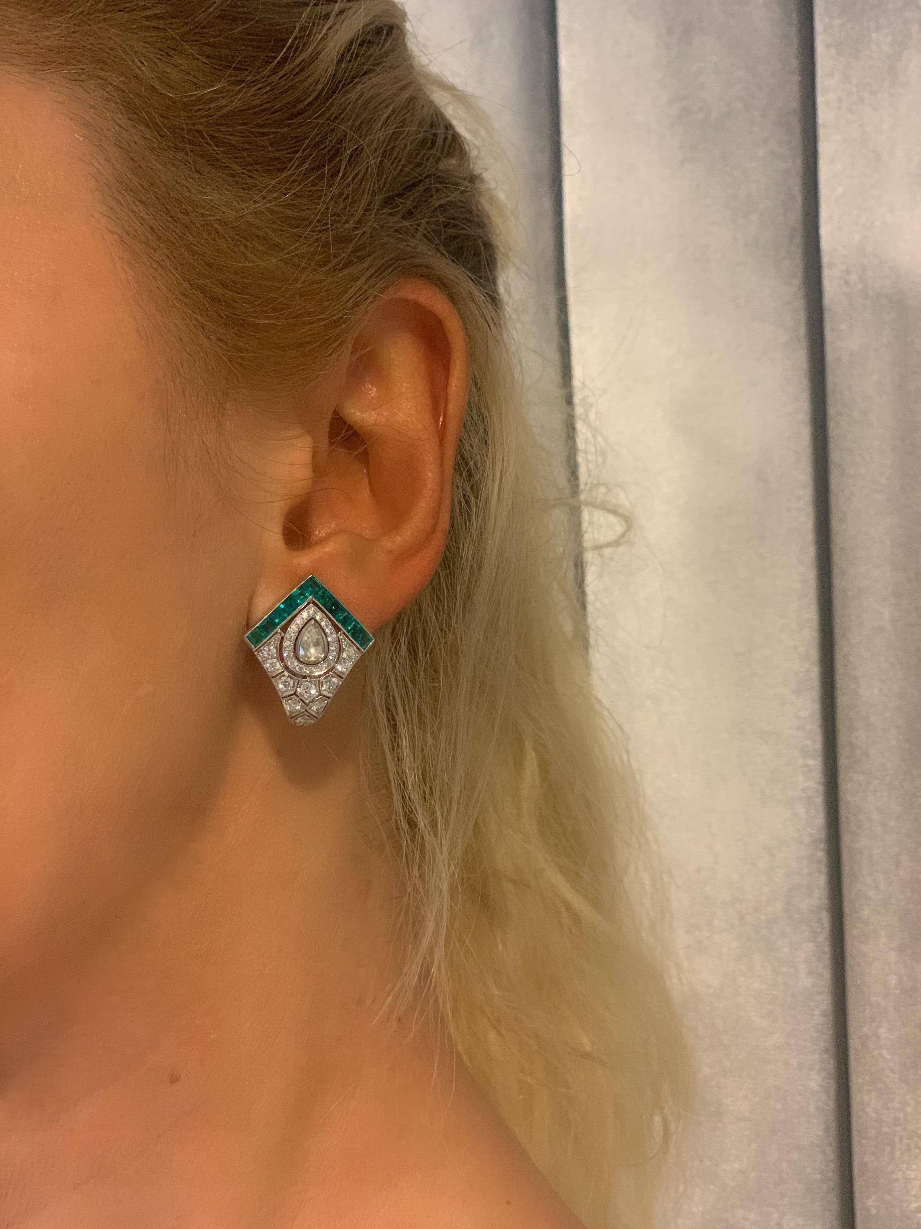 Monan 1,68 Carat Diamonds with 0,53 Carat Pear Shape Rose Cut Diamonds and 1,15 Carat and 1,22 Carat Emerald Art Deco Style Earrings