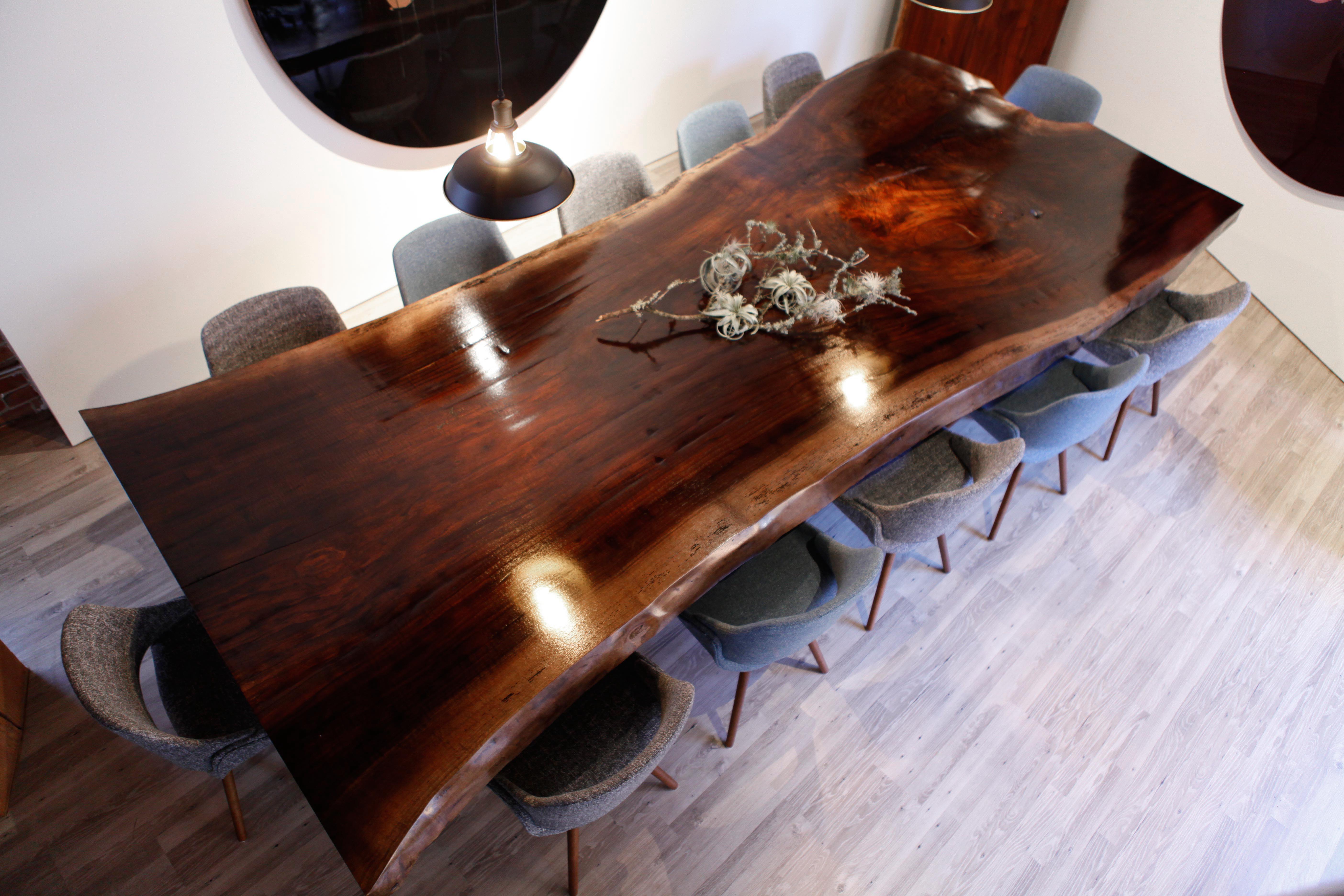 Américain Table de salle à manger Monarch avec base en nickel par Studio Roeper en vente