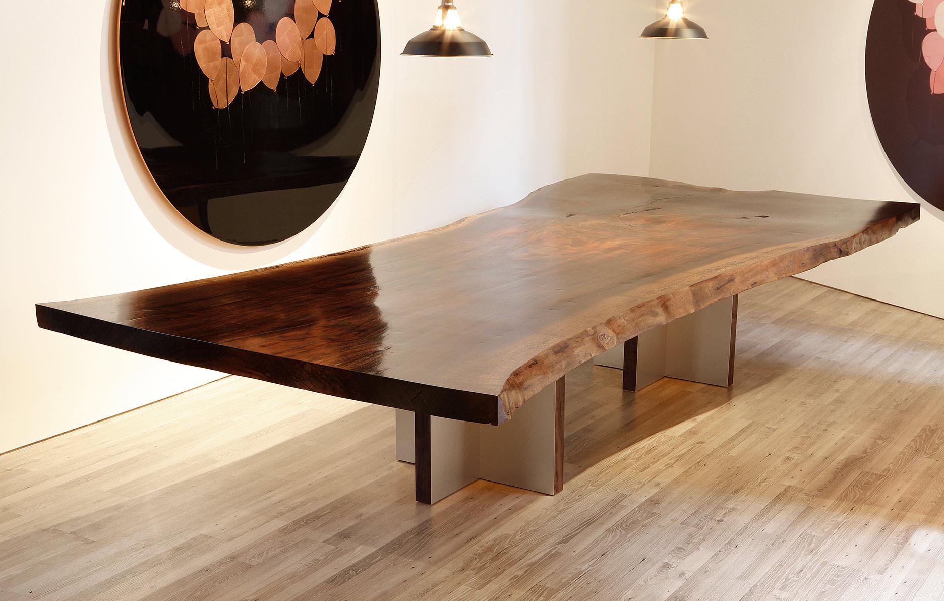 Table de salle à manger Monarch avec base en nickel par Studio Roeper en vente 1