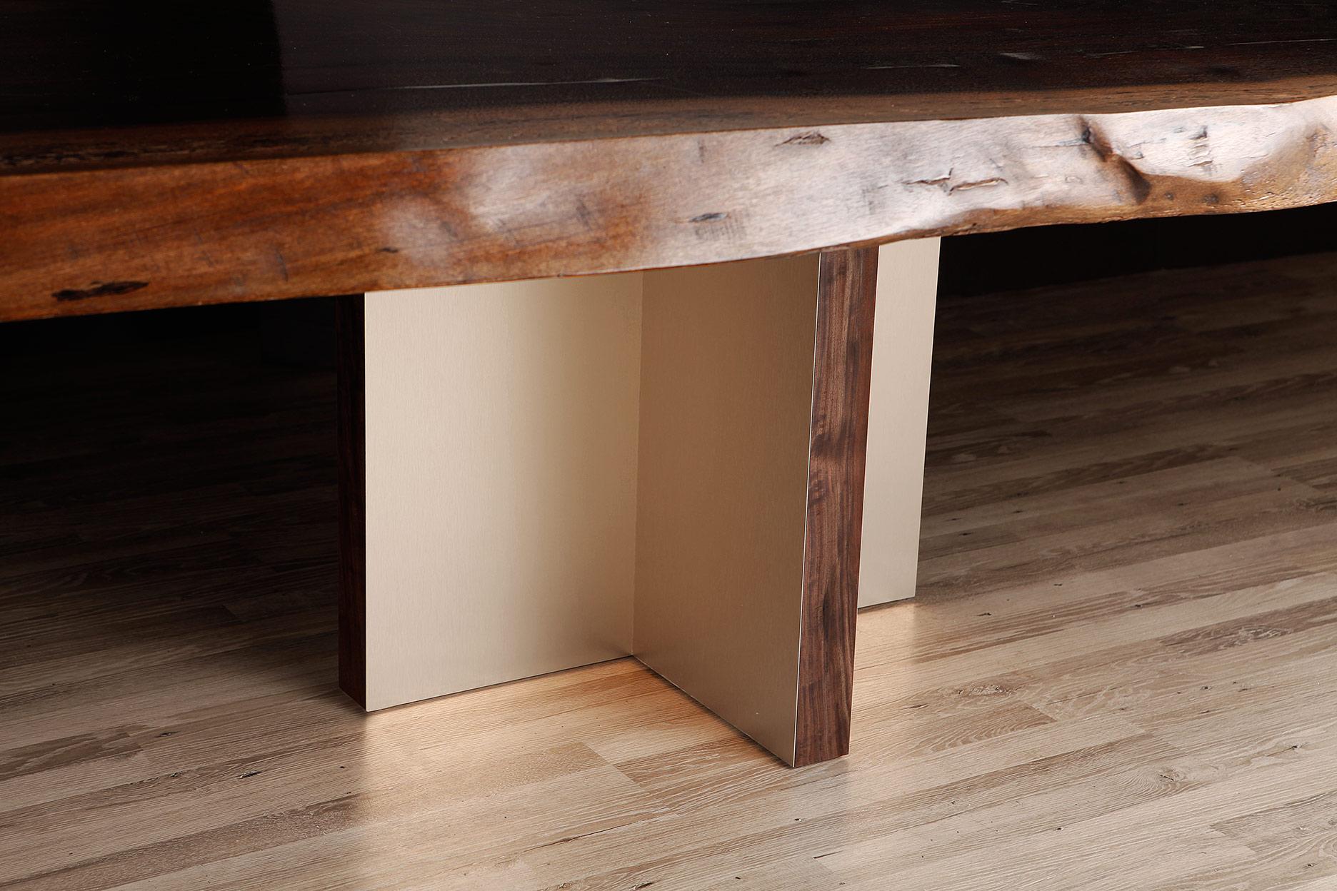 Table de salle à manger Monarch avec base en nickel par Studio Roeper en vente 2