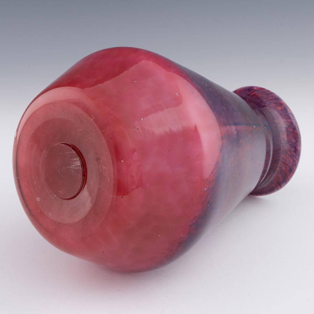 Jarrón de cristal Monart - Forma D - Art Déco c1935 en Bueno estado para la venta en Tunbridge Wells, GB