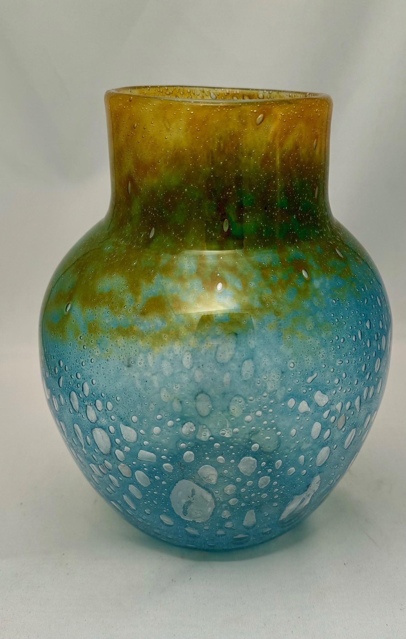 Monart Green Yellow Glass Vase In Good Condition For Sale In Montreal, QC