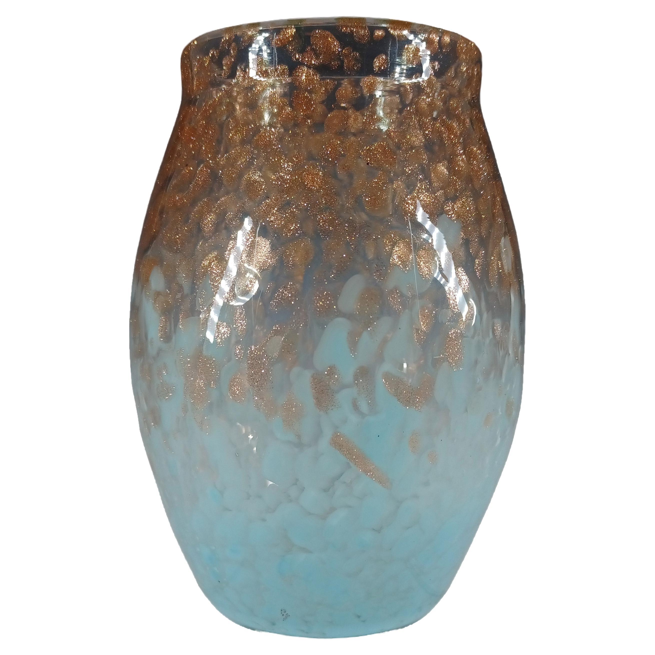 Vase en verre vintage Monart MF bleu pâle et aventurine cuivrée en vente