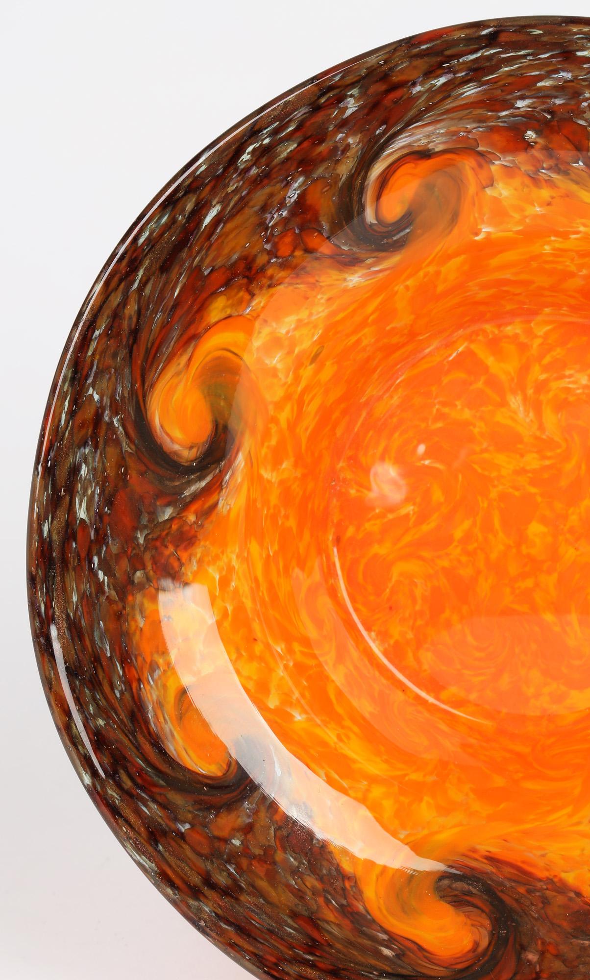 Monart Schottische Art-Déco-Schale aus orangefarbenem und braunem Kunstglas (Handgefertigt) im Angebot