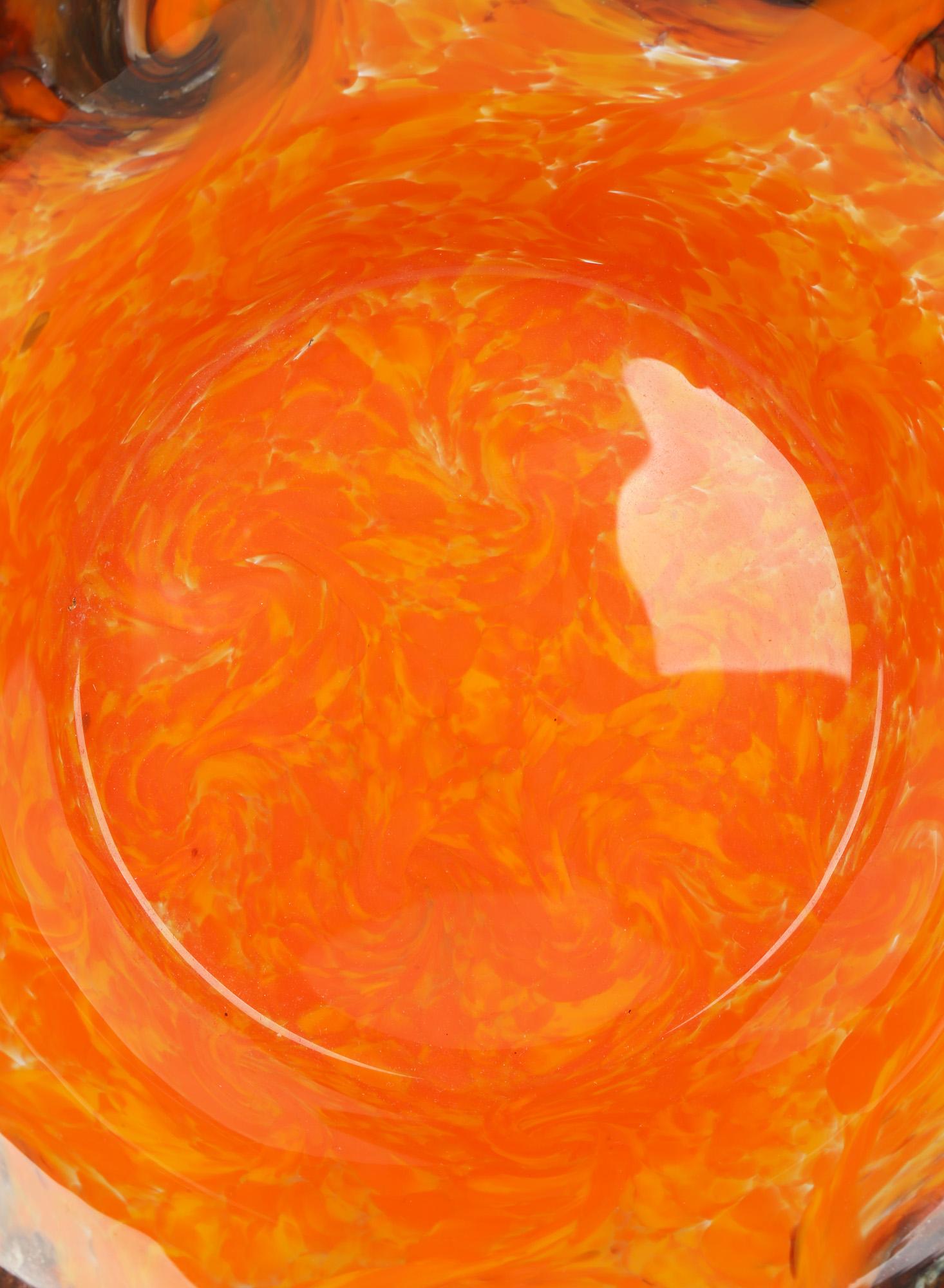 Monart Schottische Art-Déco-Schale aus orangefarbenem und braunem Kunstglas im Zustand „Gut“ im Angebot in Bishop's Stortford, Hertfordshire