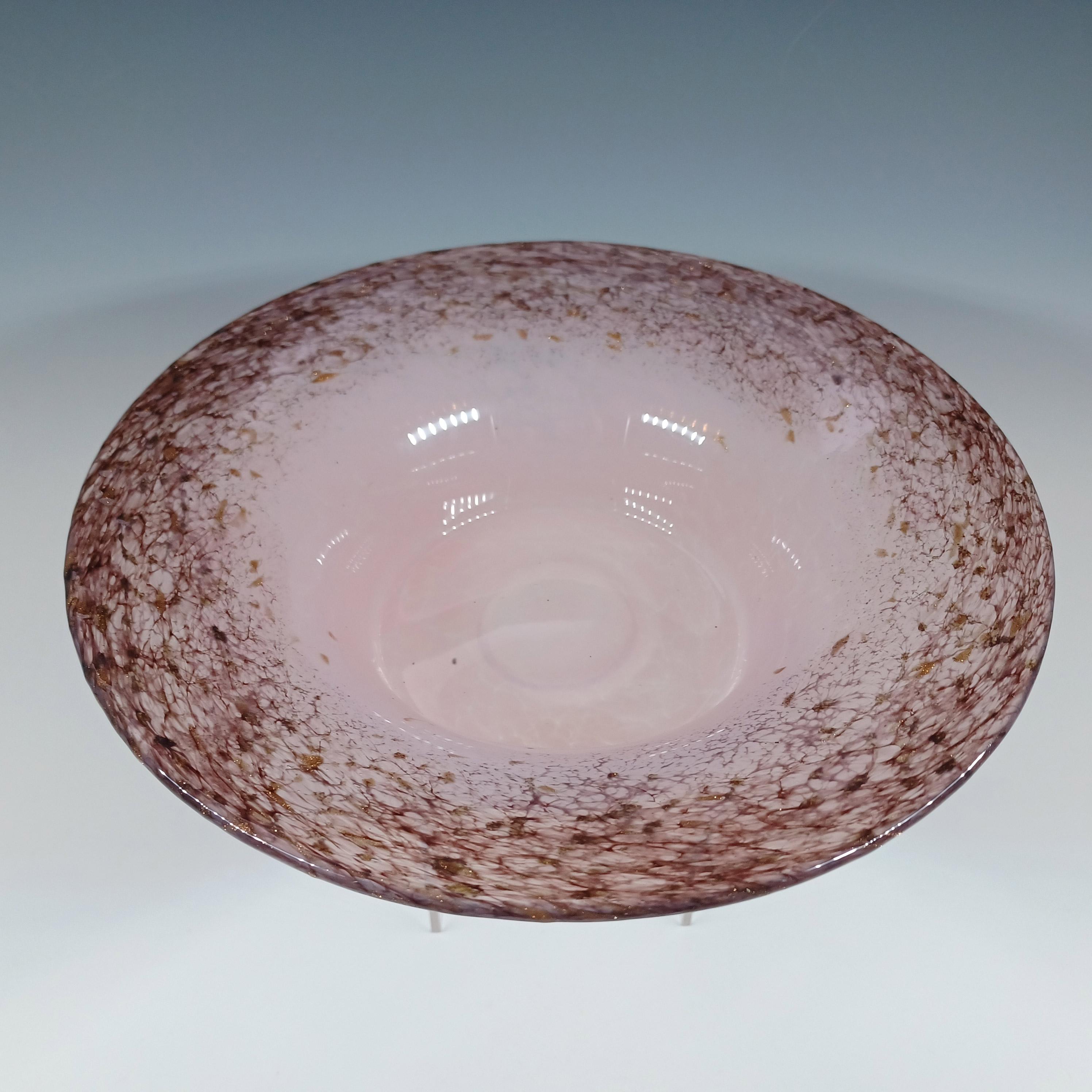 Monart UB.VII Tazón de vidrio vintage con aventurina de cobre rosa mediados del siglo XX en venta