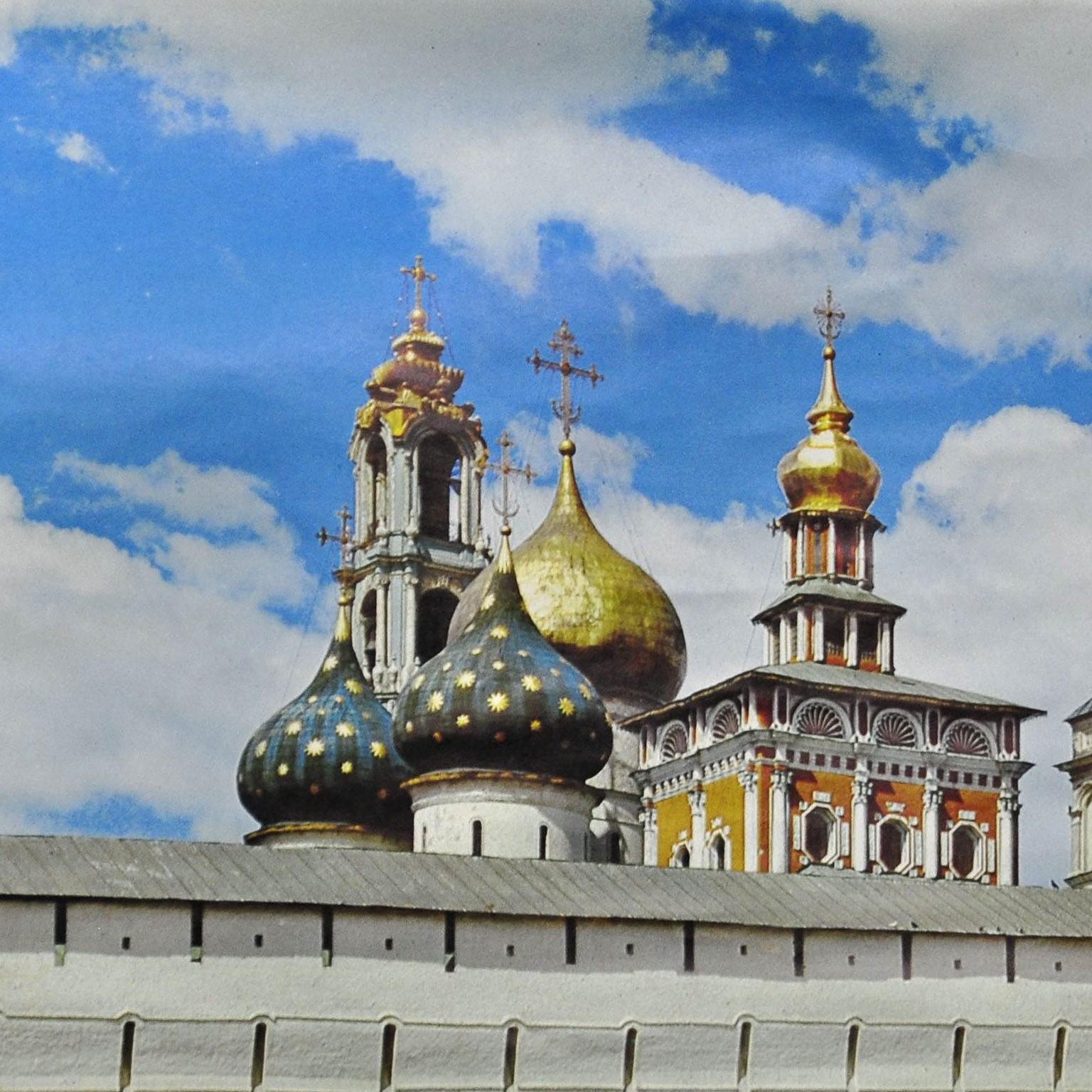 Un superbe tableau mural représentant le monastère de Sagorsk, un monastère orthodoxe russe pour hommes. Utilisé comme matériel pédagogique dans les écoles allemandes. Impression colorée sur papier renforcé par de la toile. Photo : J. Kinkeline.