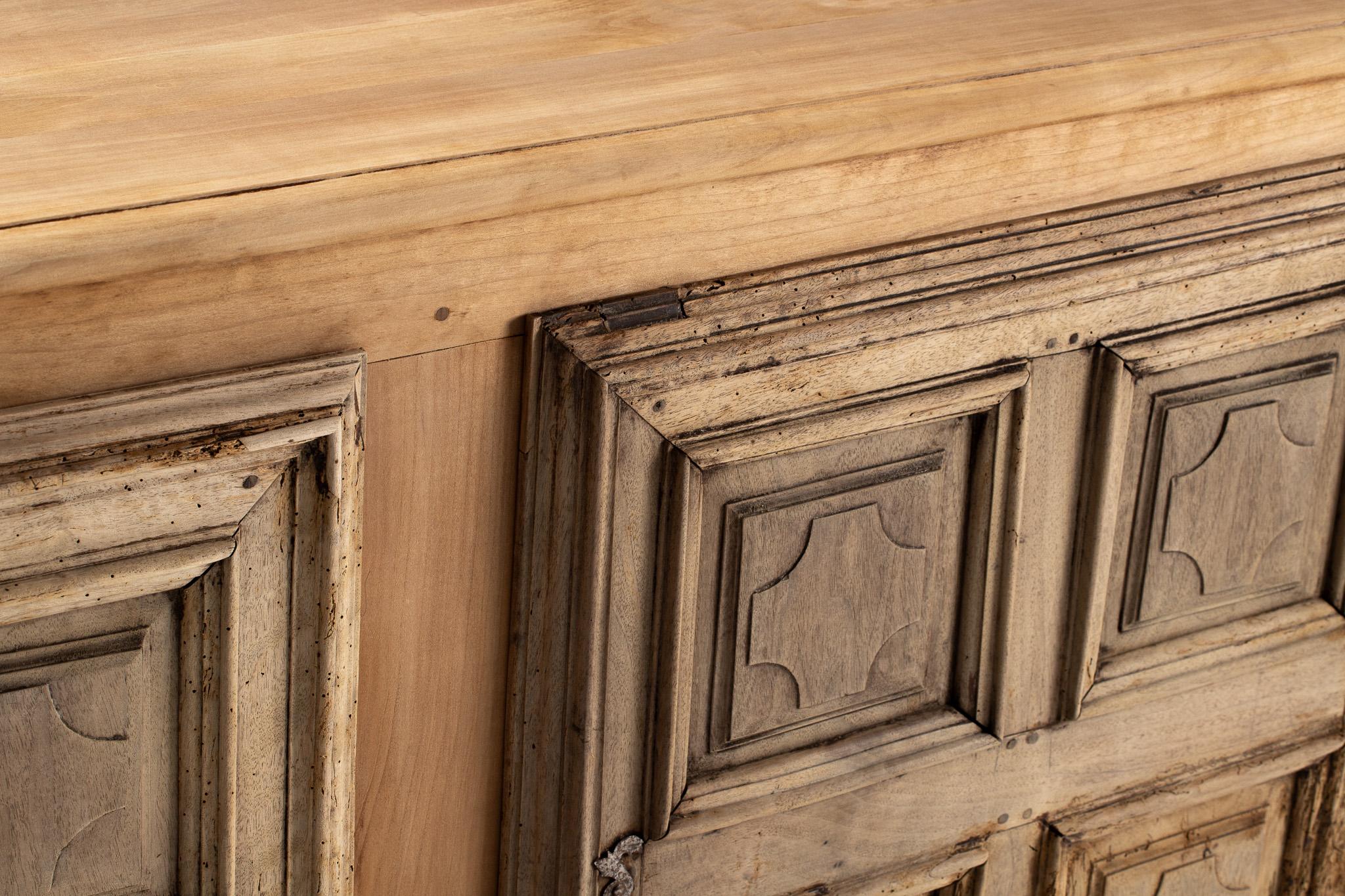 Quercia Buffet monastico in Oak con rilievi a traforo, Province francesi, fine XIX secolo in vendita