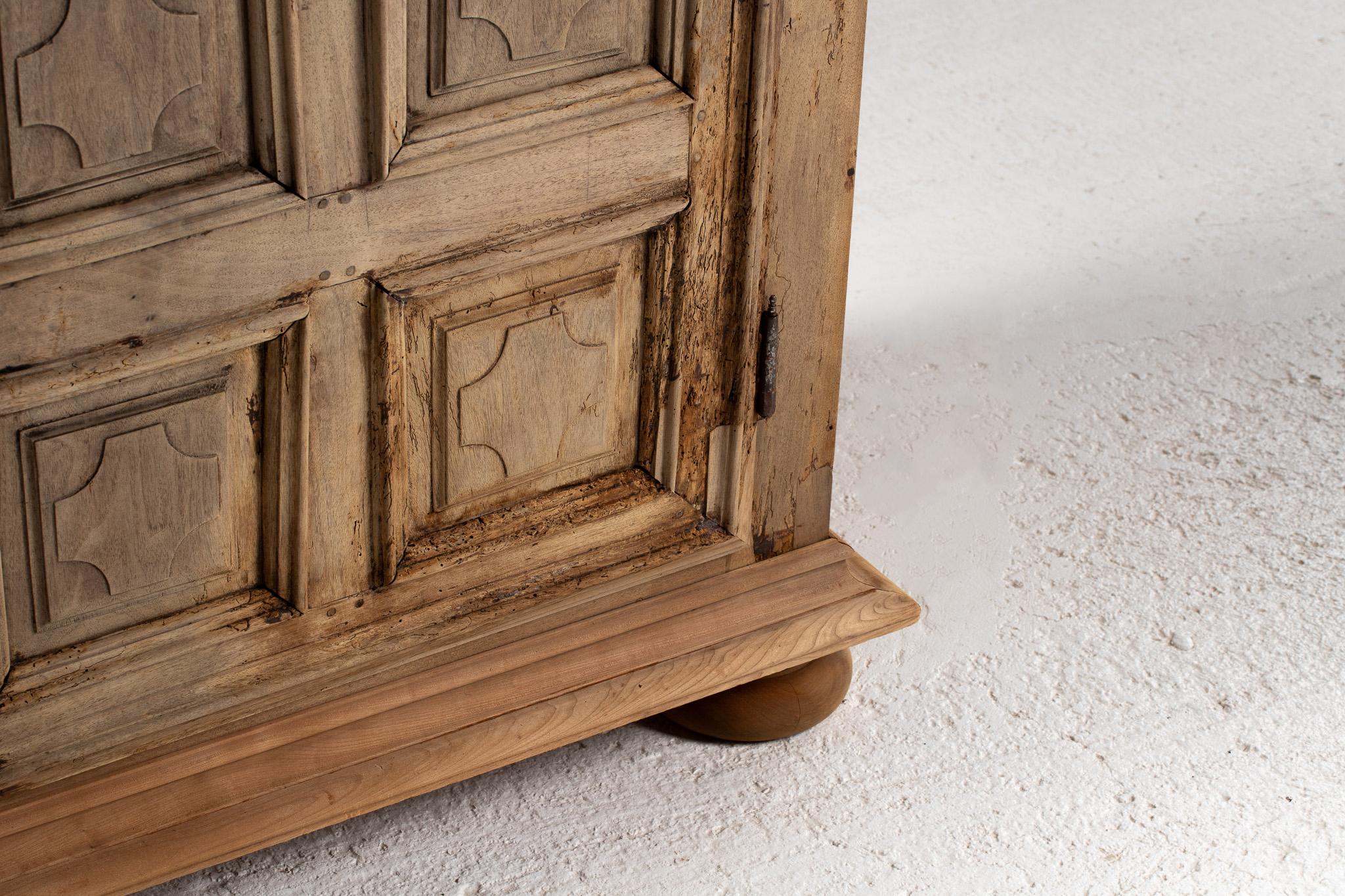 Buffet monastico in Oak con rilievi a traforo, Province francesi, fine XIX secolo in vendita 1