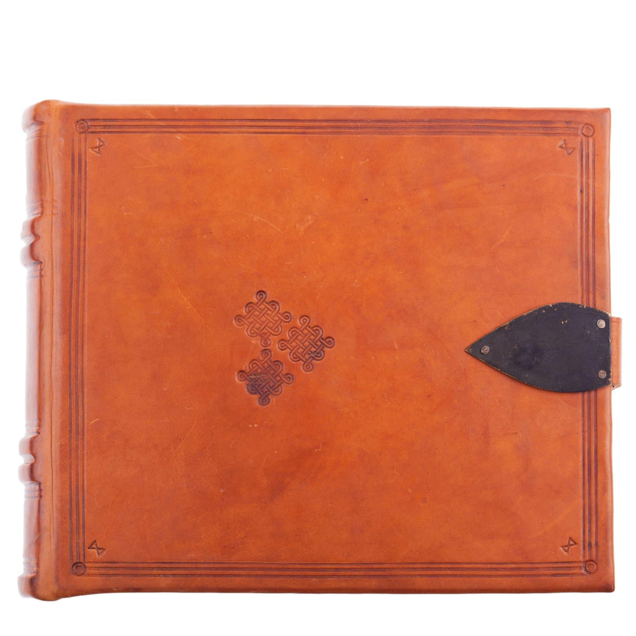 Monastico Landsape Leather Book In New Condition For Sale In Milan, IT