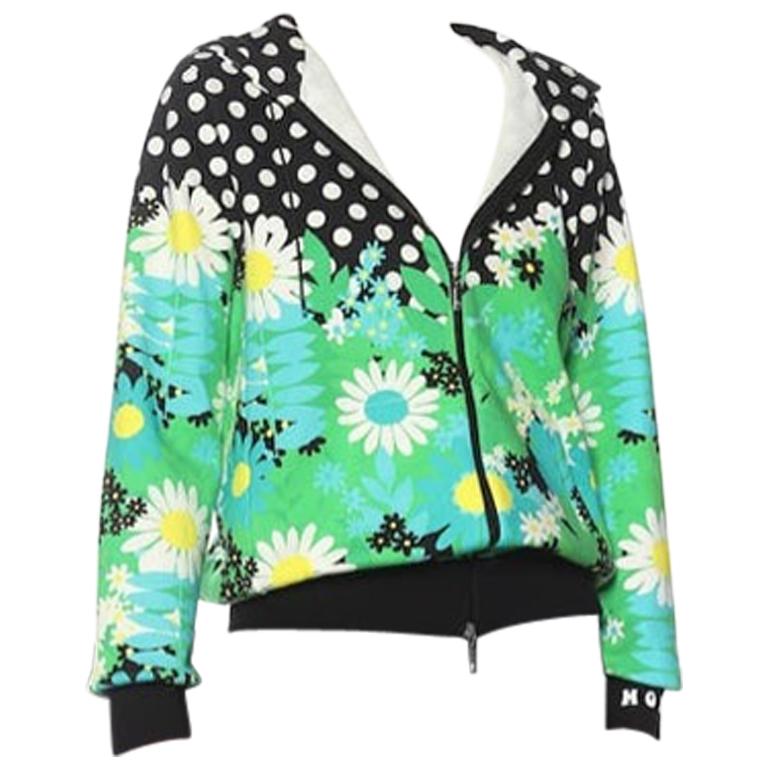 Moncler x Richard Quinn Black & Green Daisies Print Hoodie

-Made of soft cotton 
-Gorgeous polka dots and daisies print 
-Branding to the cuff
-Drawstring hood
-2 way zip fastening to the front 
-Ribbed cuffs and hem design 
-Fun comfortable design