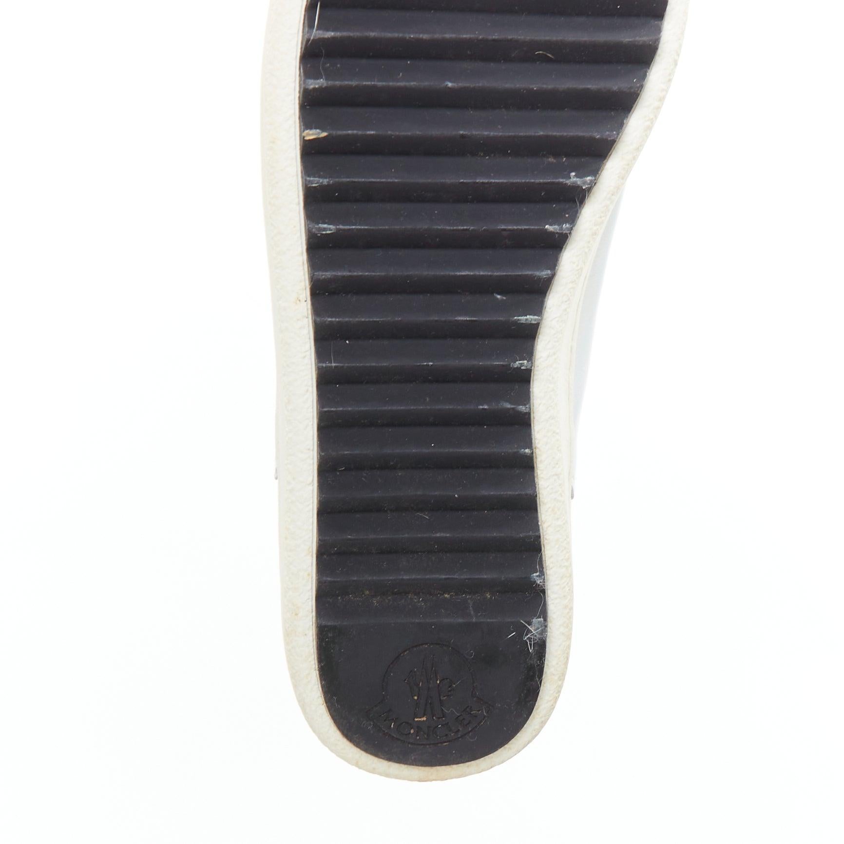 Moncler Angeline, scarpe da ginnastica in pelle bianca con bordo in pelliccia marrone, EU37 in vendita 5