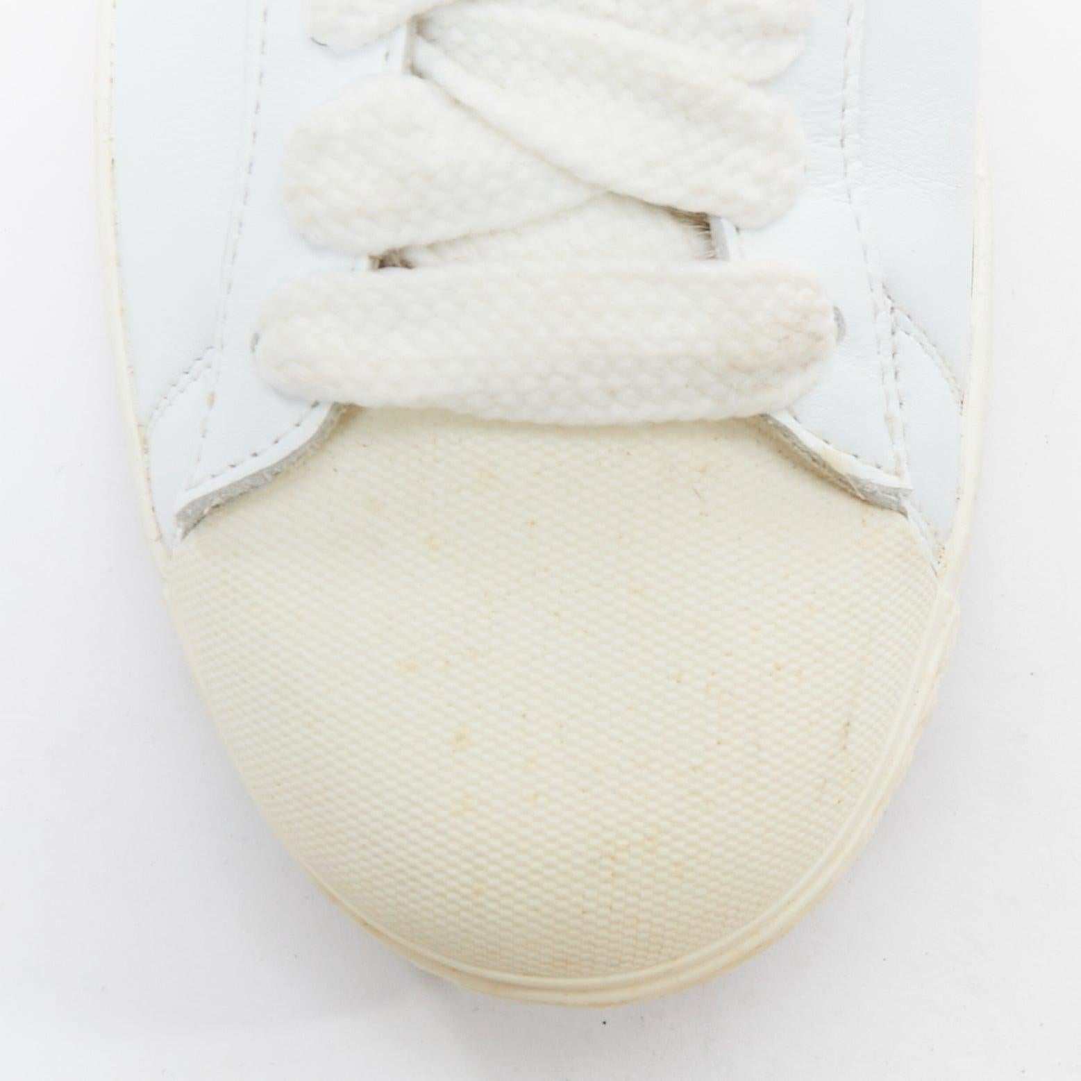 Moncler Angeline, scarpe da ginnastica in pelle bianca con bordo in pelliccia marrone, EU37 in vendita 1