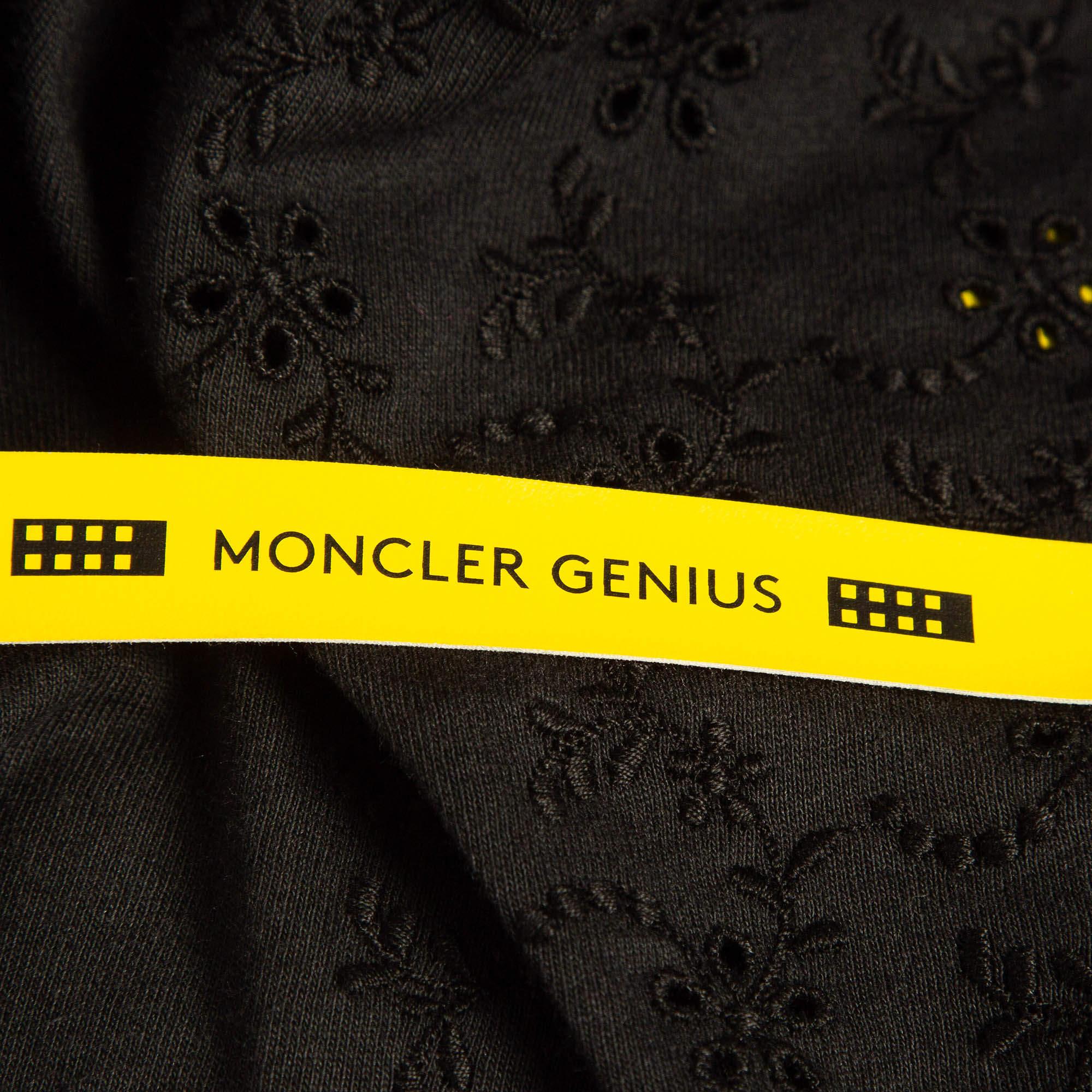 Moncler - Robe midi asymétrique en coton brodé Broderie Anglaise noire XS en vente 1