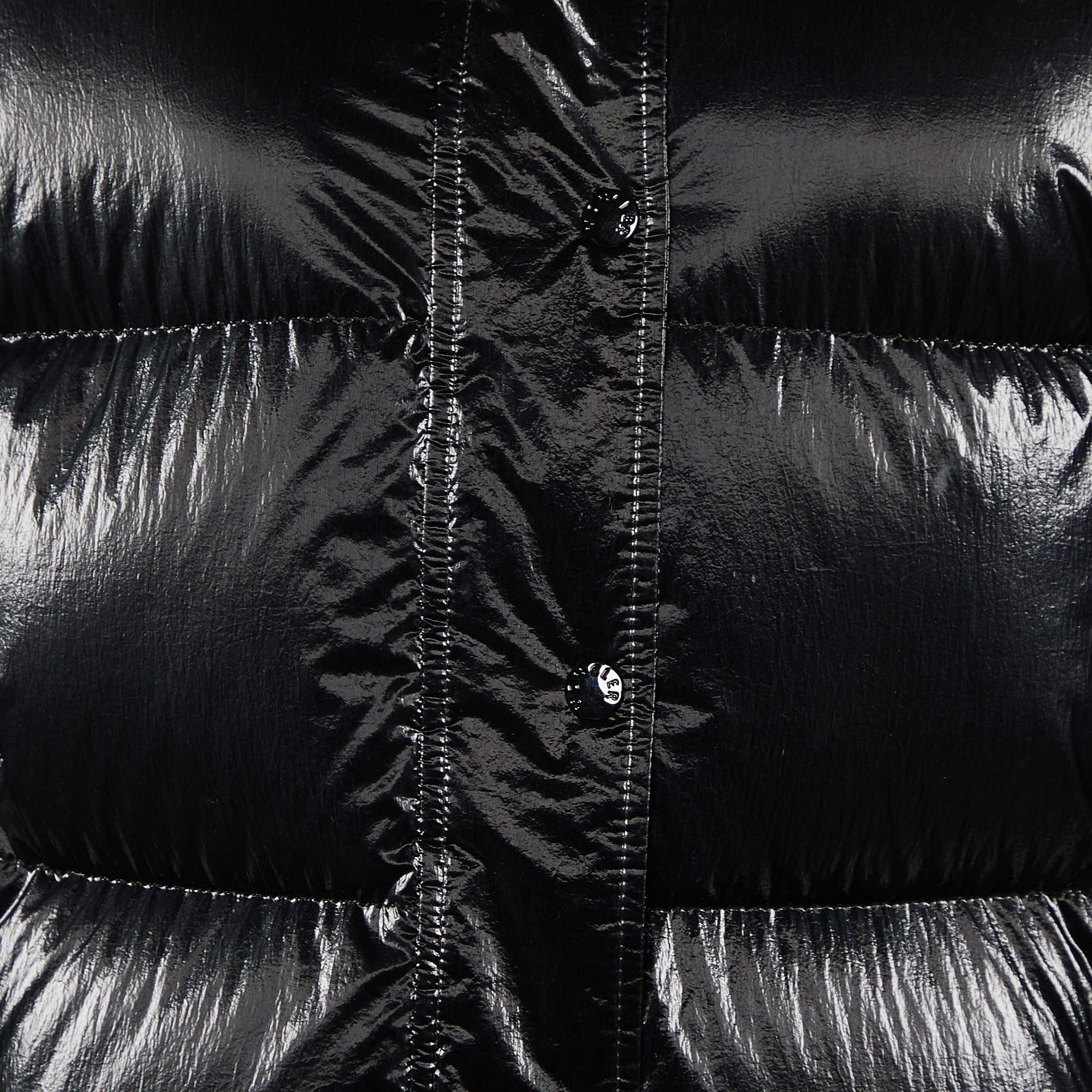 Moncler Black Coated Nylon Fur Trim Hanau Short Down Jacket XS In Excellent Condition For Sale In Dubai, Al Qouz 2