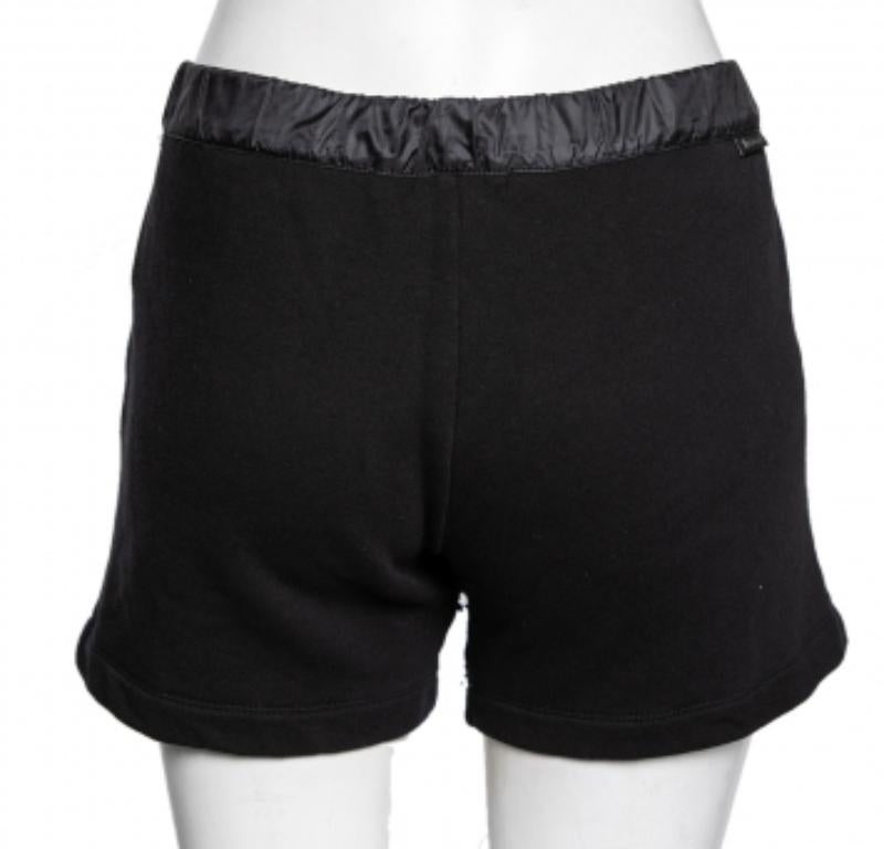 Nero Moncler Pantaloncini in cotone nero con applicazioni floreali M. I. in vendita