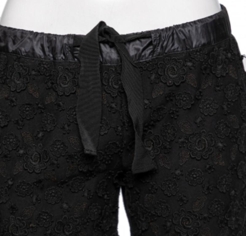 Donna Moncler Pantaloncini in cotone nero con applicazioni floreali M. I. in vendita