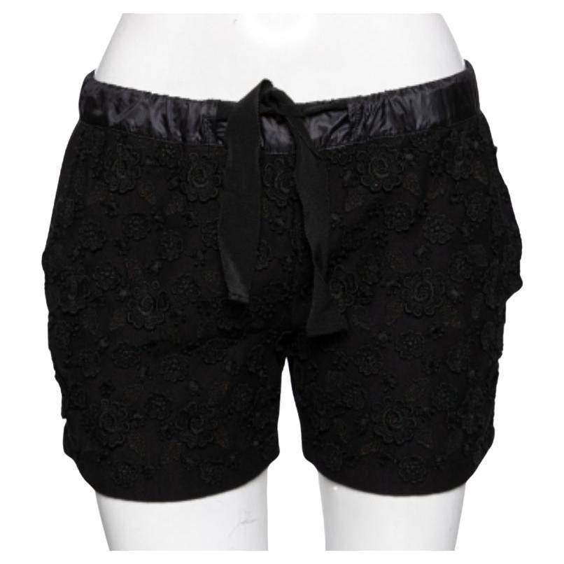 Moncler Pantaloncini in cotone nero con applicazioni floreali M. I. in vendita