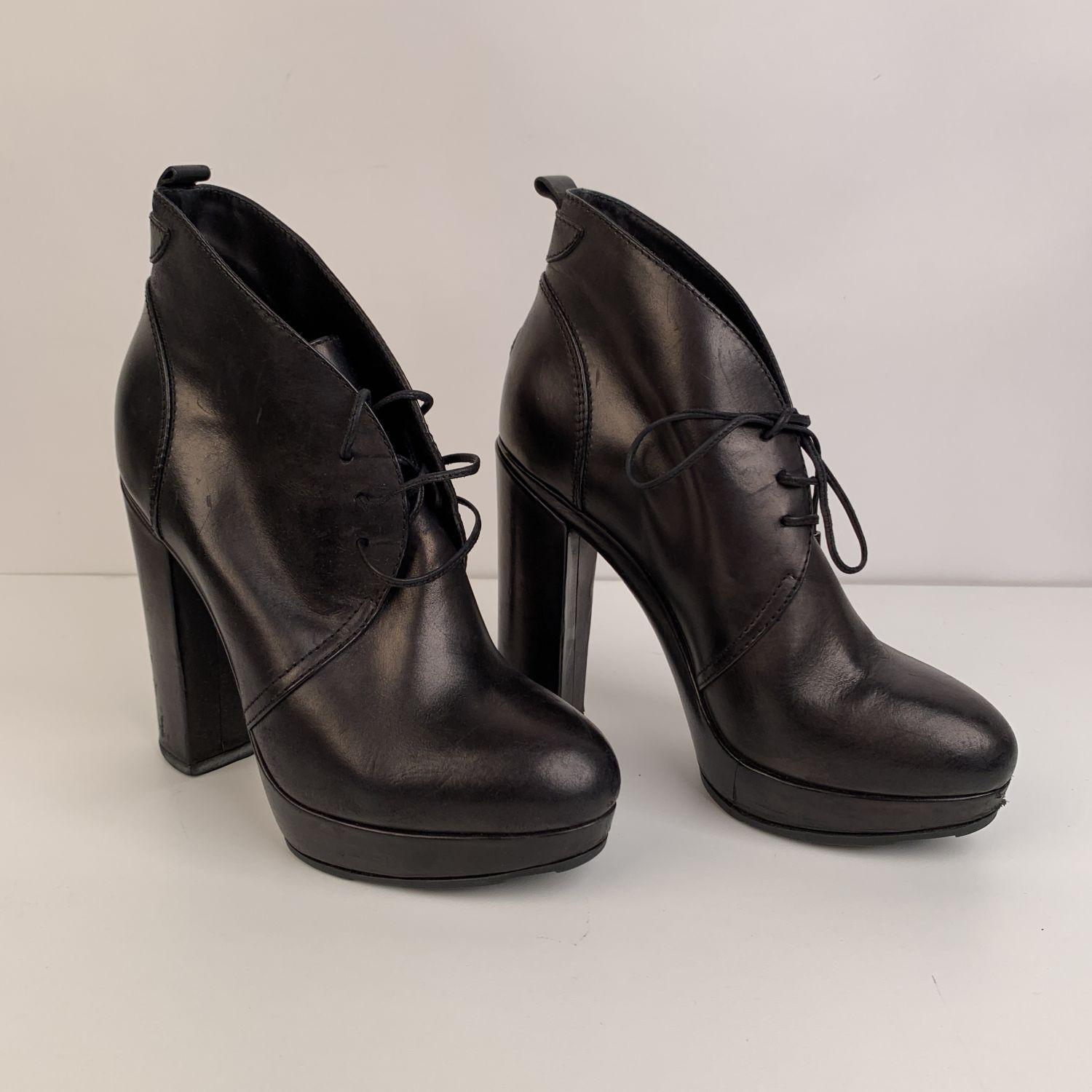 Moncler Black Leather Heeled Lace Up Ankle Boots Size 39 In Excellent Condition In Rome, Rome